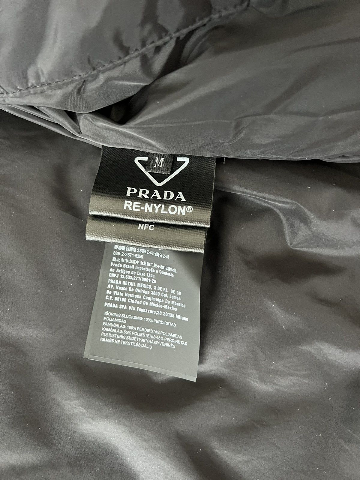 Prada Prada Re-Nylon padded shirt Size US M / EU 48-50 / 2 - 11 Thumbnail