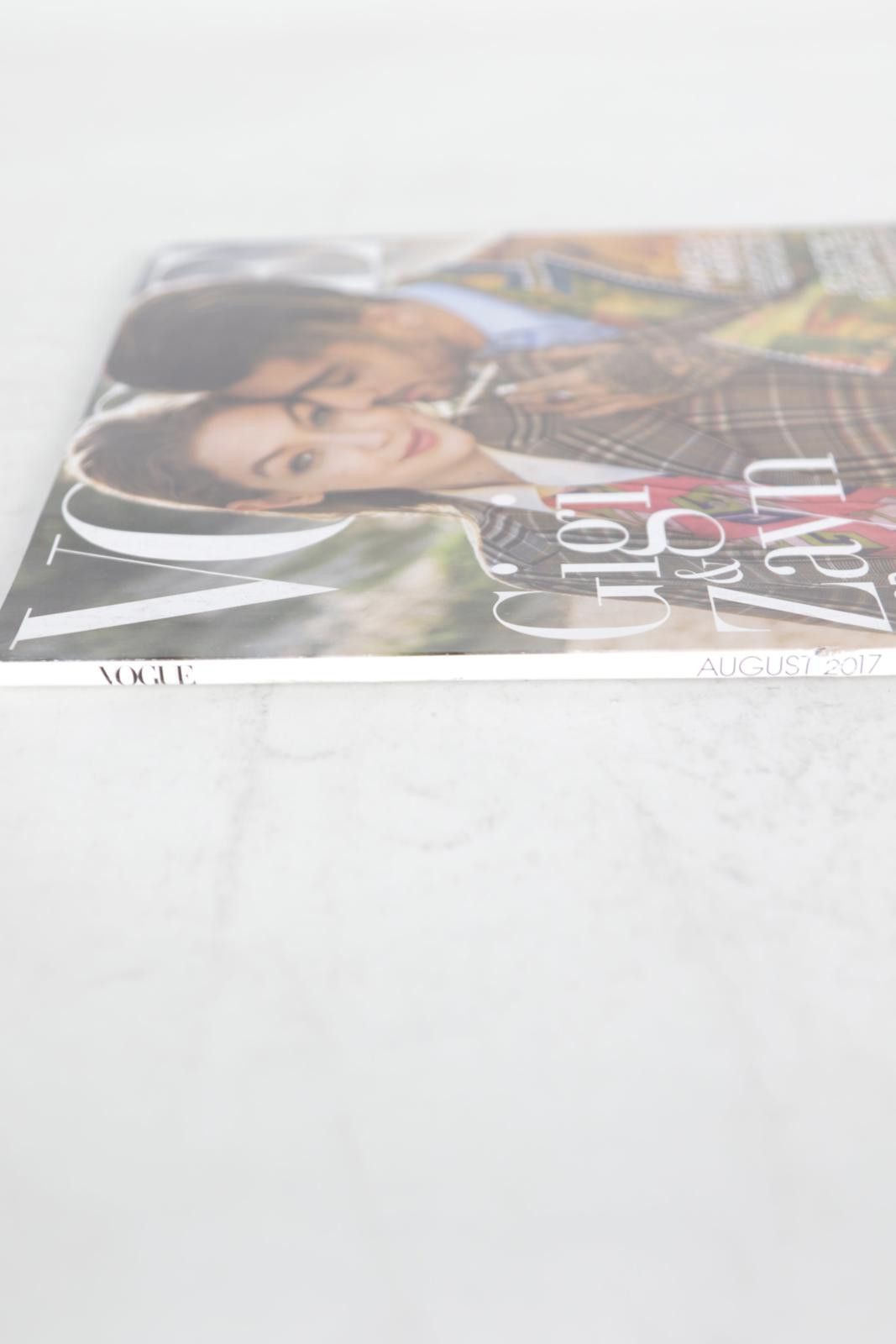 Vogue 2017' Vogue August Gigi & Zayn Magazine Size ONE SIZE - 3 Thumbnail