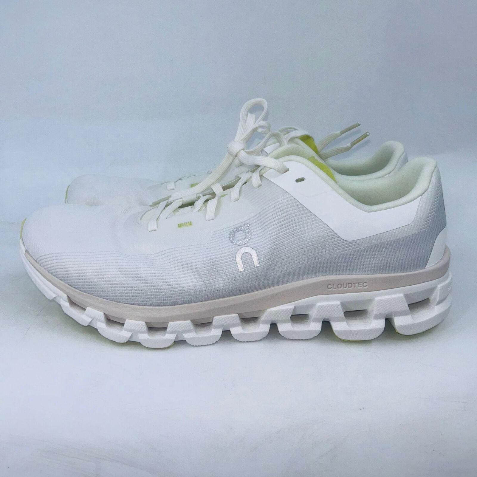 On MEN'S CLOUDFLOW 4 WHITE/SAND COMFORT RUNNING SHOES SIZE 9.5D Size US 9.5 / EU 42-43 - 4 Thumbnail