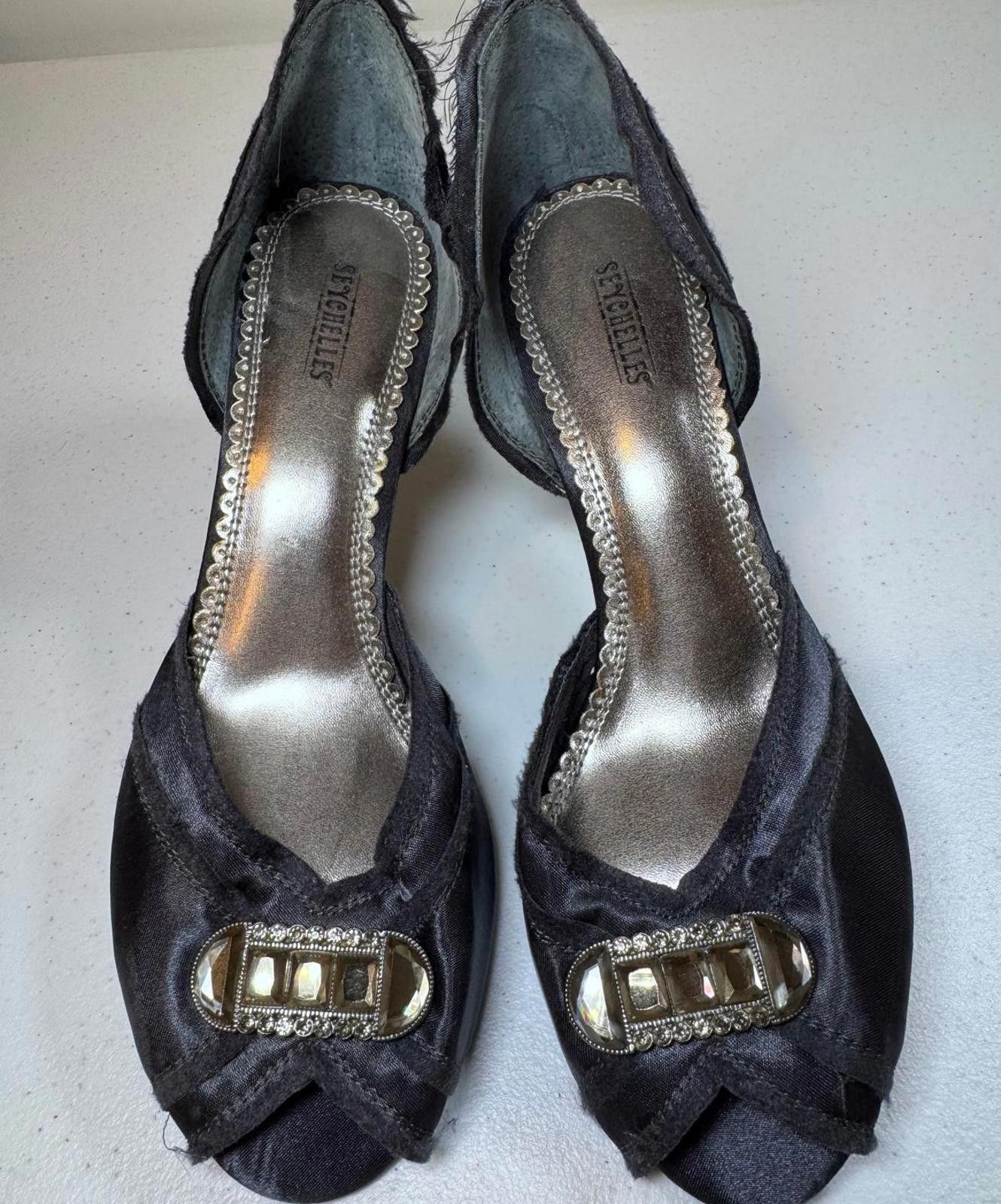 Designer Elegant Seychelles Women's Heels with Rhinestone Detail Size US 10 / IT 40 - 1 Thumbnail