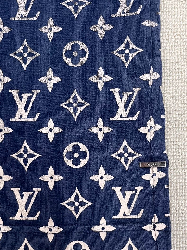 Louis Vuitton Louis Vuitton Round Neck Gradient Full Print Short Sleeve Size US XS / EU 42 / 0 - 3 Thumbnail