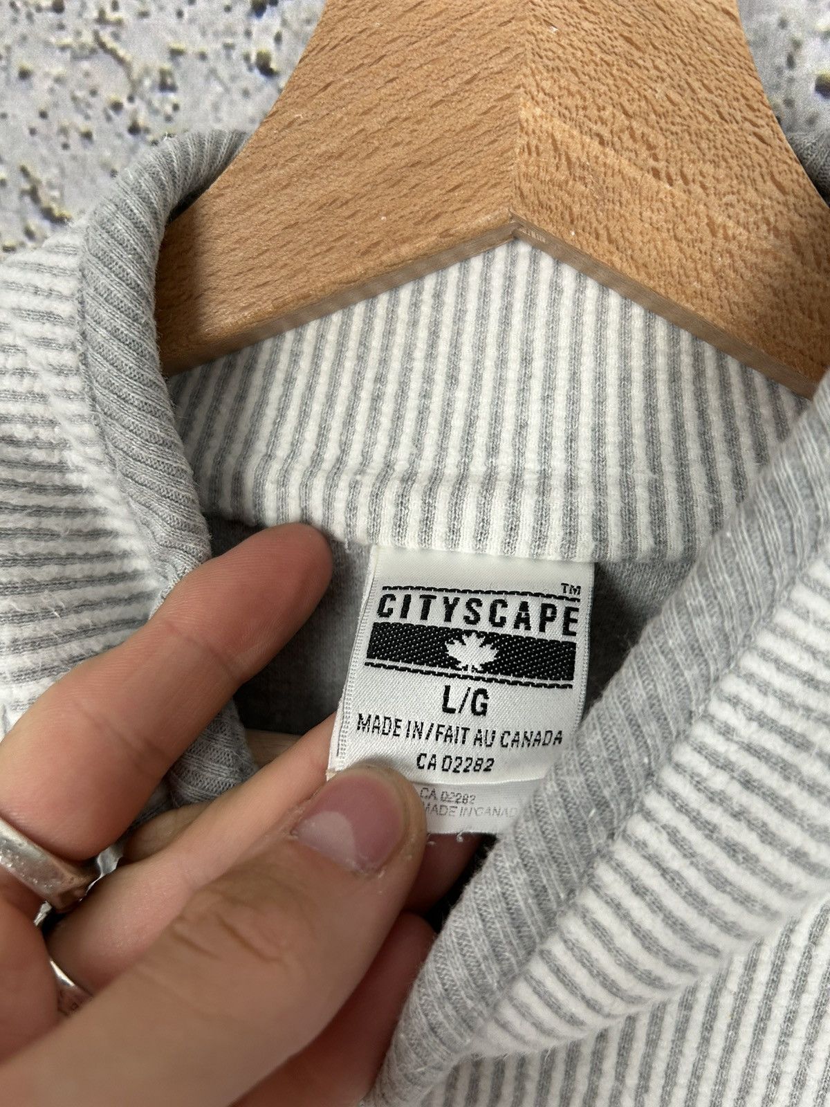 Vintage Vintage Canada Wolf 90s Animal Crewneck Sweatshirt Size US L / EU 52-54 / 3 - 5 Thumbnail