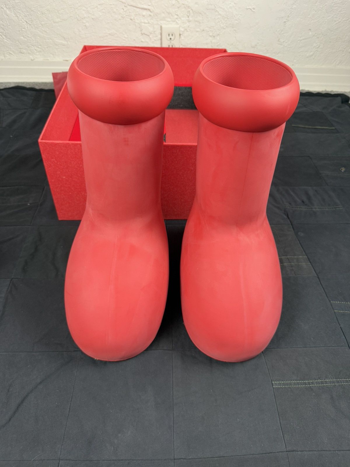 MSCHF Big Red Boots Size US 9 / EU 42 - 2 Thumbnail