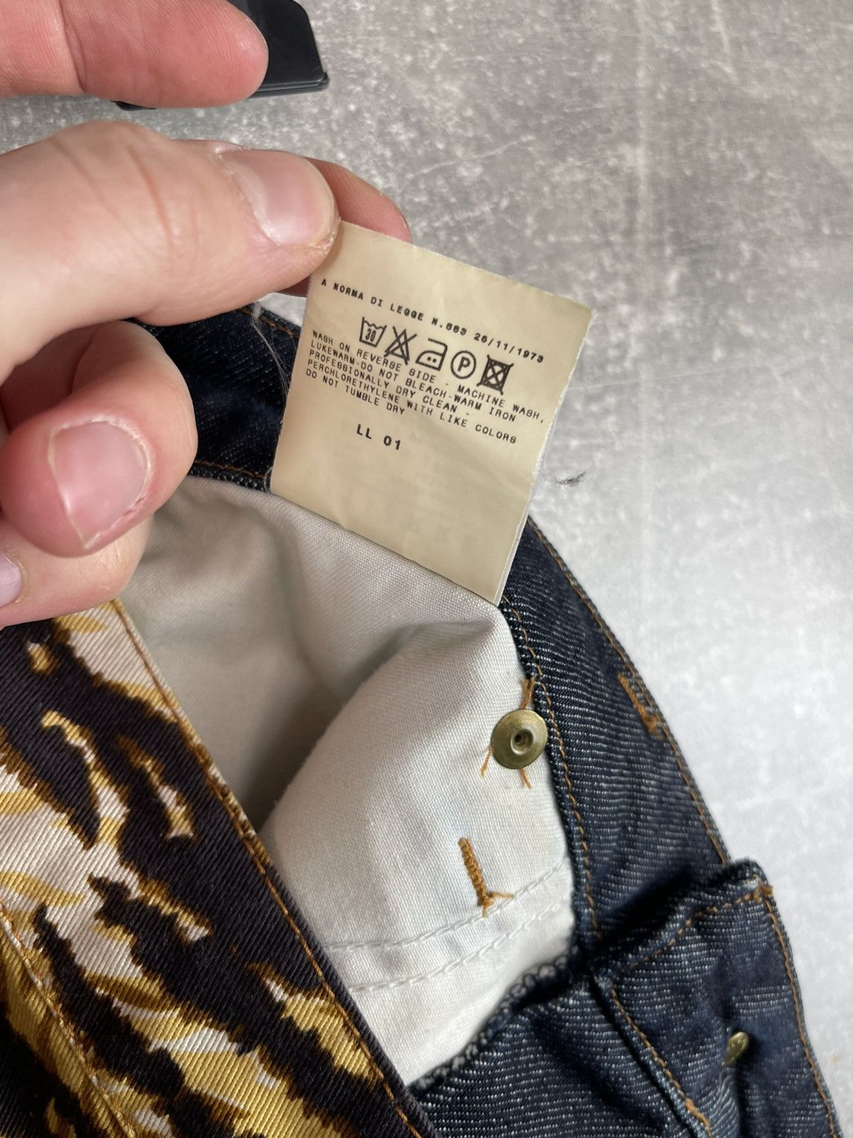 Dolce & Gabbana Vintage Dolce Gabbana Tiger Print Denim Mini Skirt Size 30" / US 8 / IT 44 - 13 Thumbnail