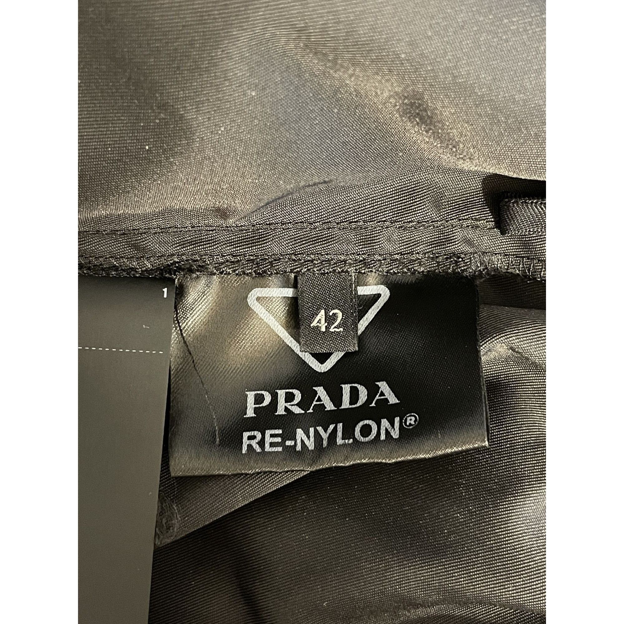 Prada Prada Black Nylon Drawstring Shorts W/ Detachable Pouch For Size 42" / US 20 - 10 Thumbnail