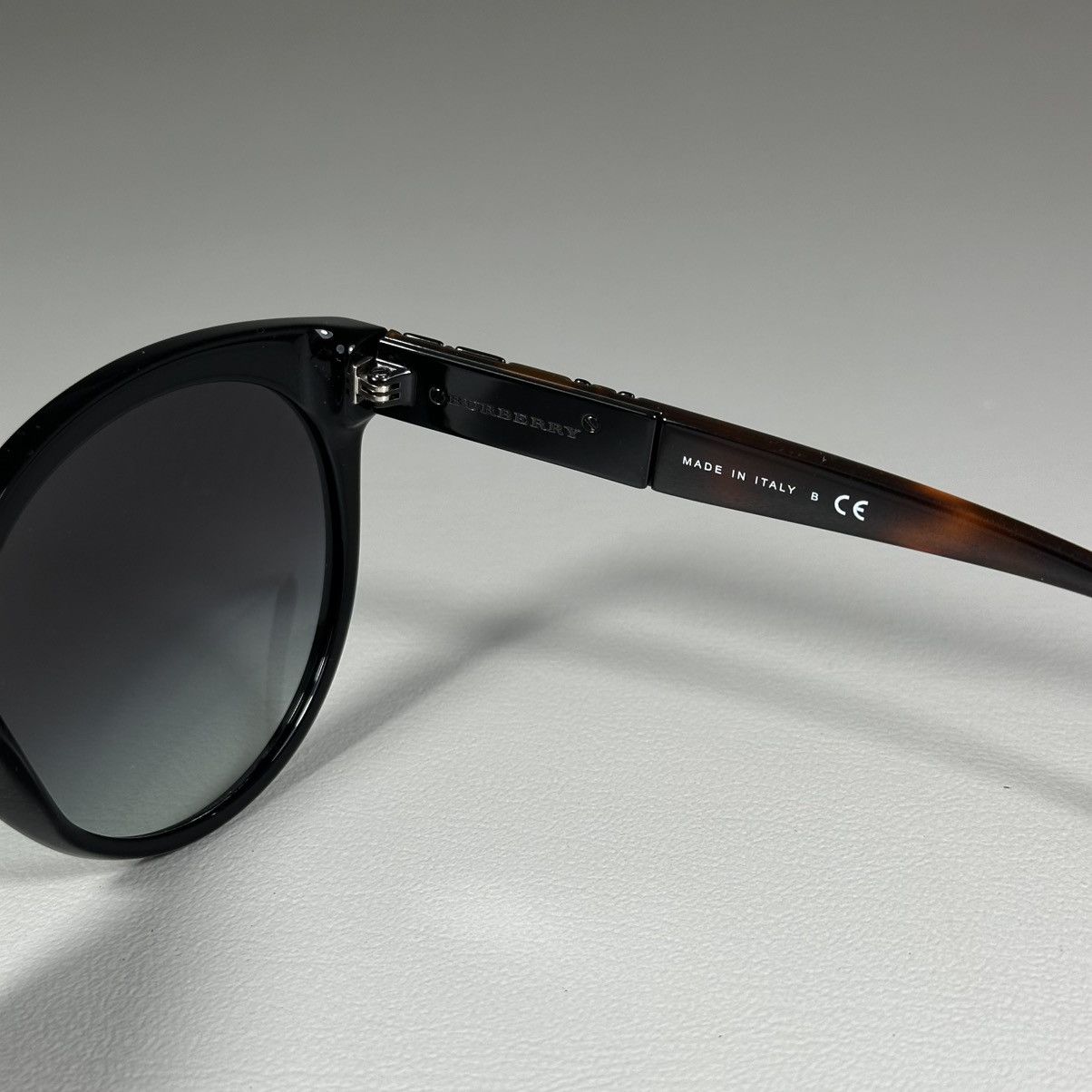Burberry Burberry B 4236 3001/8G 3N Round Sunglasses Size ONE SIZE - 6 Thumbnail