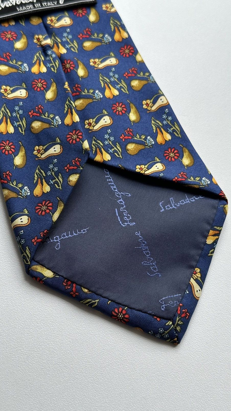Salvatore Ferragamo Salvatore Ferragamo Men Classic Tie Made In Italy 100% Silk Size ONE SIZE - 4 Thumbnail