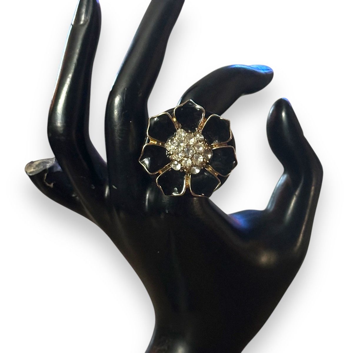 Other Black lucite rhinestone flower statement ring Size ONE SIZE - 2 Thumbnail