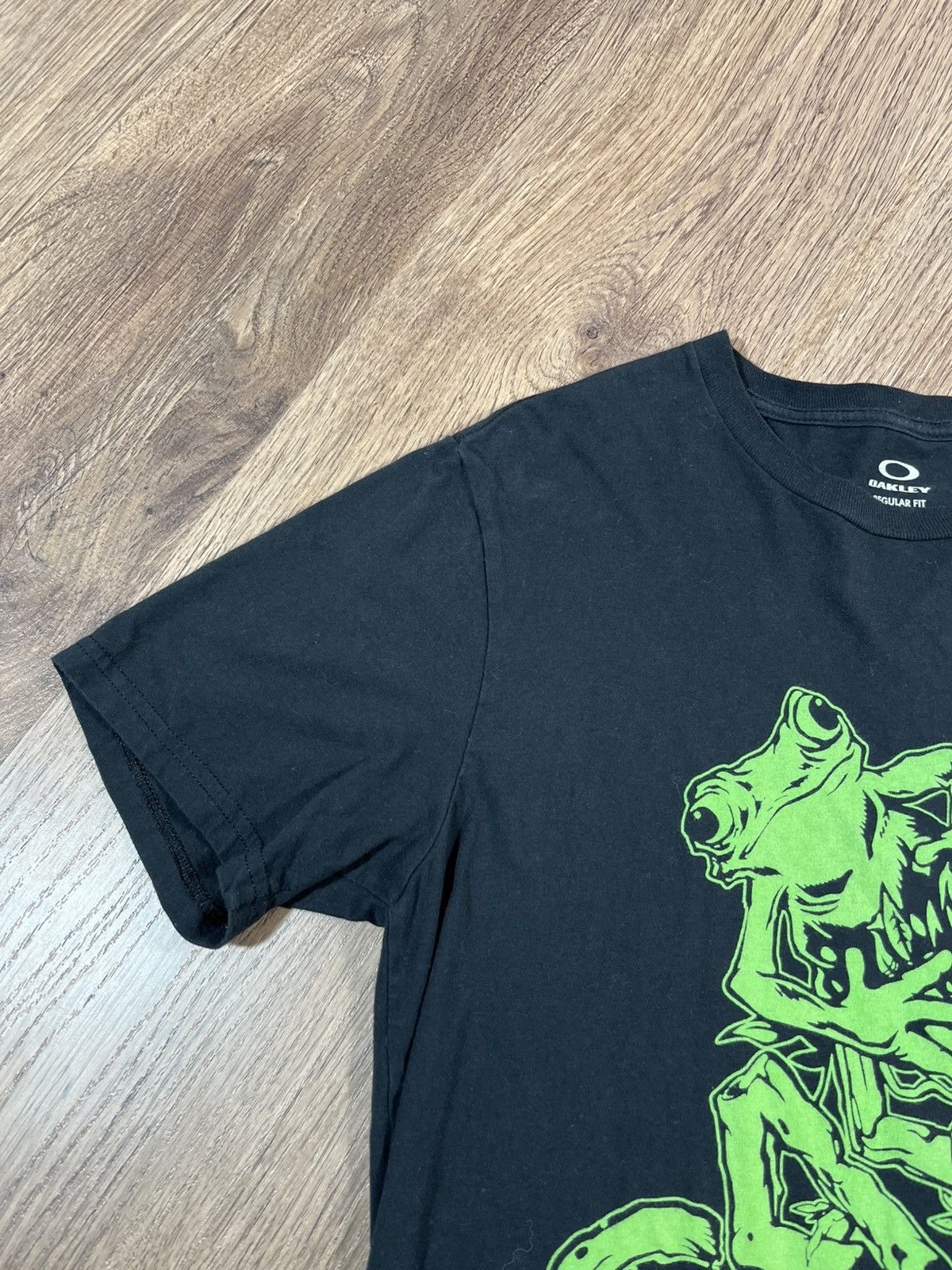 Oakley Vintage Y2K Oakley Big Logo Frog Graphic Outdoor Tee T Shirt Size US M / EU 48-50 / 2 - 3 Thumbnail
