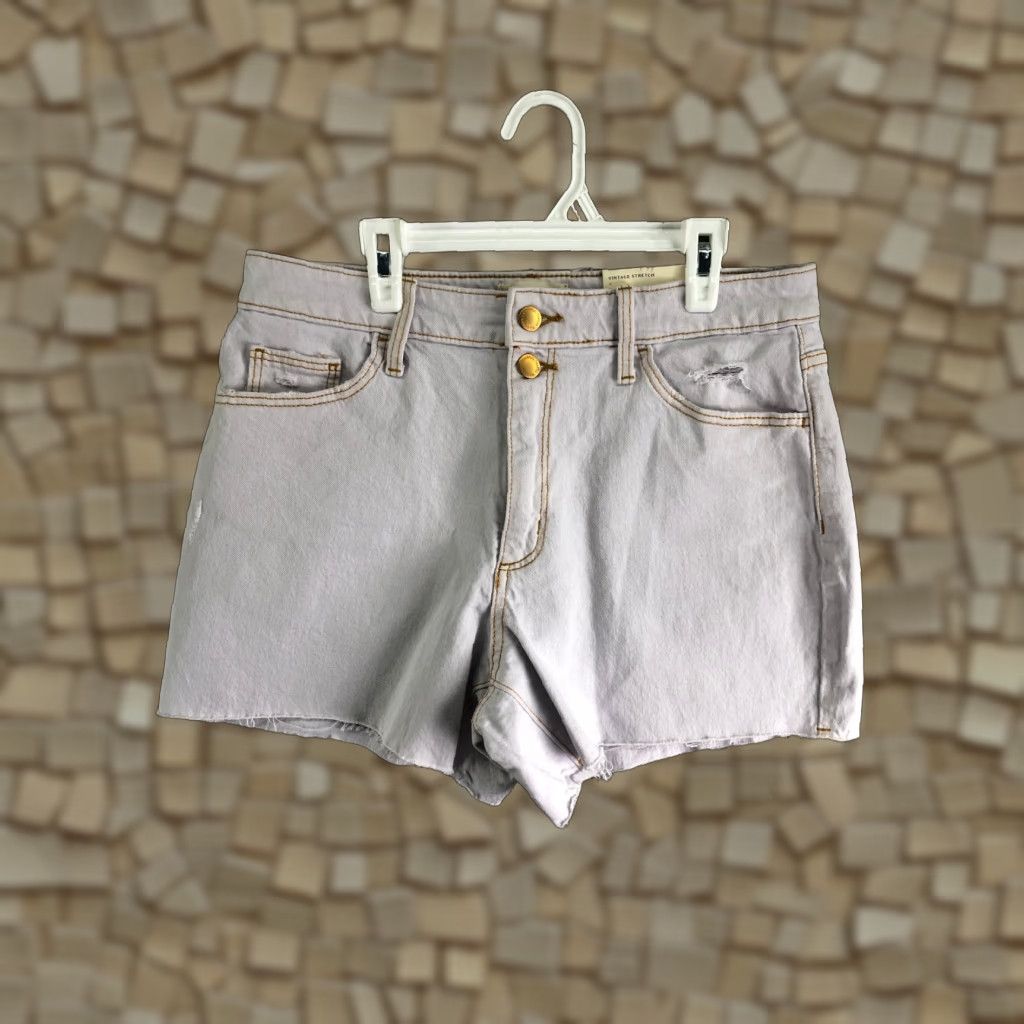 Vintage VINTAGE Universal Thread Midi Shorts Womens Size 8 White Denim Jean Shorts Size 30" / US 8 / IT 44 - 1 Thumbnail