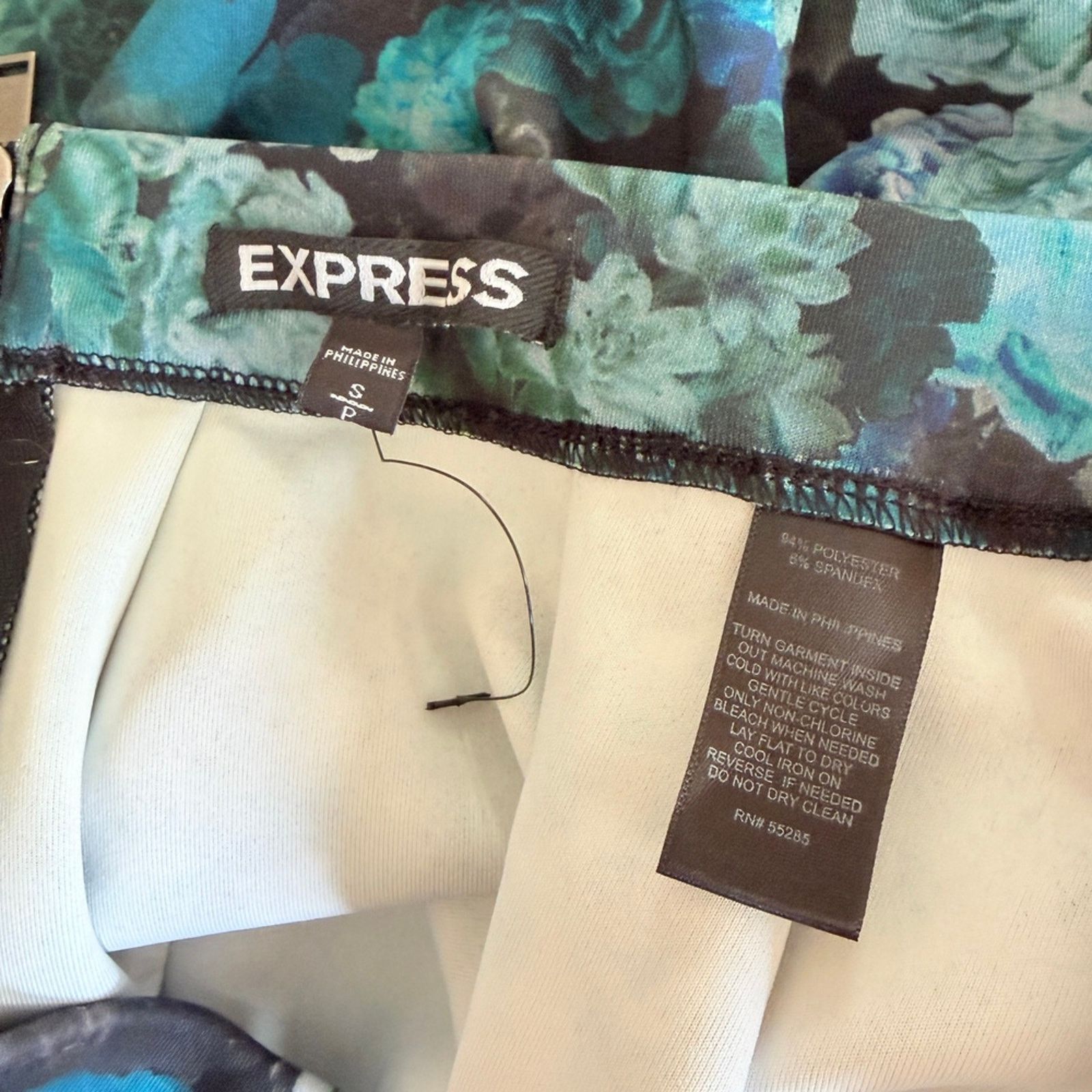 Express Express a-line floral pleated skirt whimsygoth dark fairy Size 23" - 5 Thumbnail