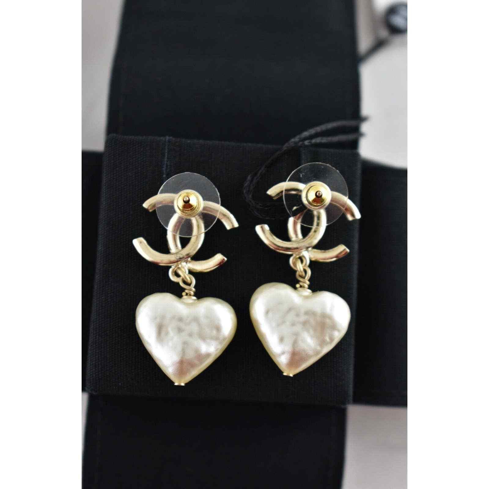Chanel Chanel Gold Heart Pearly White Drop Statement Earrings Size ONE SIZE - 11 Thumbnail