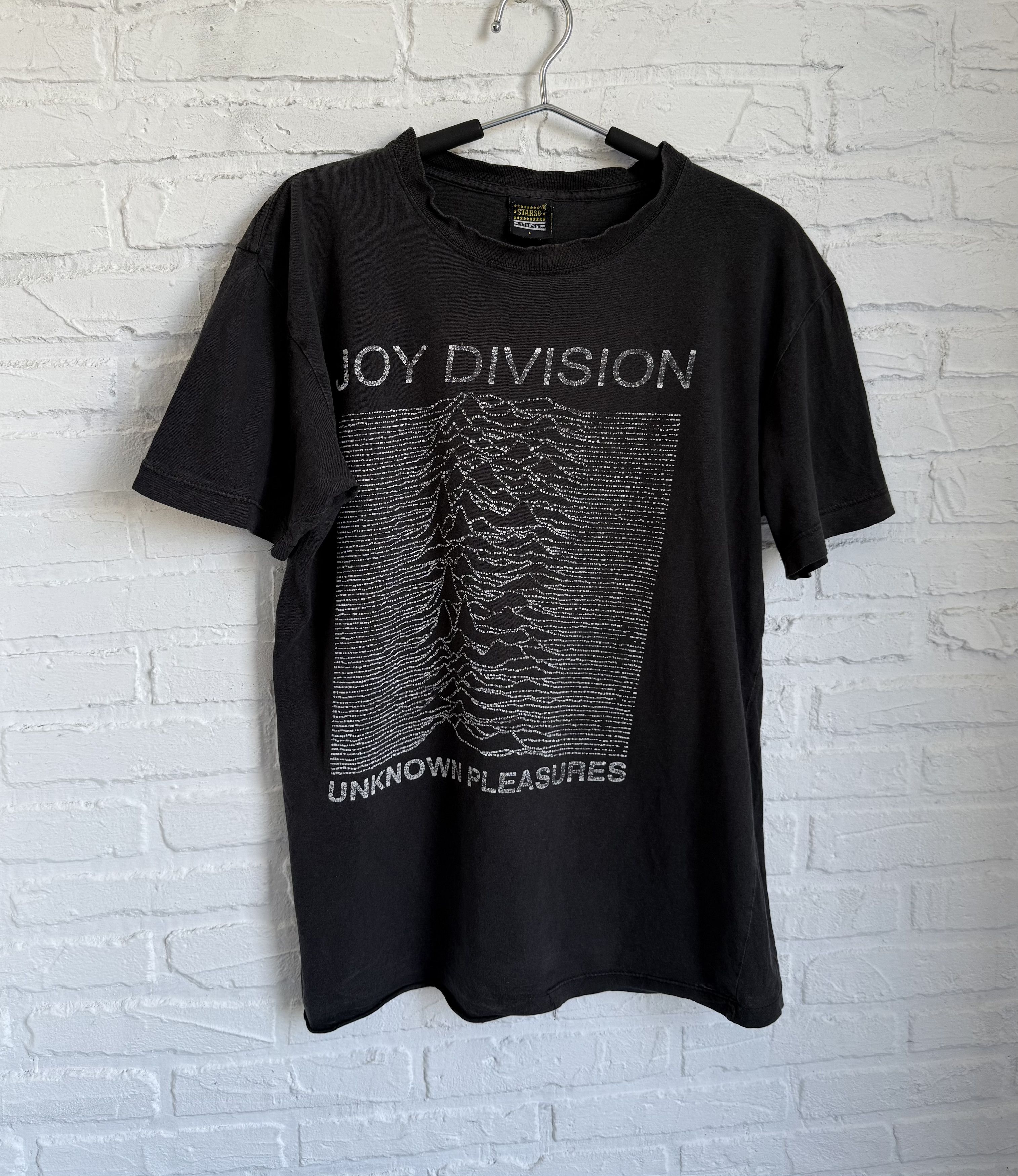 Band Tees Vintage 90s 2000s Joy Division Unknown Pleasures t-shirt Size US L / EU 52-54 / 3 - 1 Thumbnail