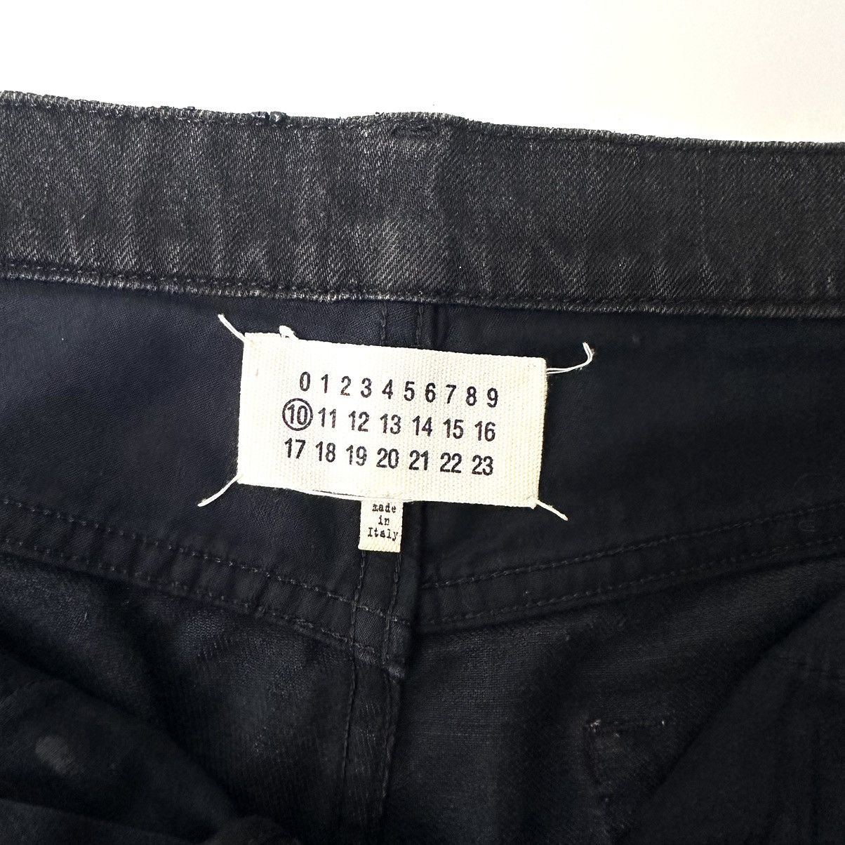 Maison Margiela **RARE** Maison Martin Margiela AW09 Cracked Paint Denim Size US 30 / EU 46 - 10 Thumbnail