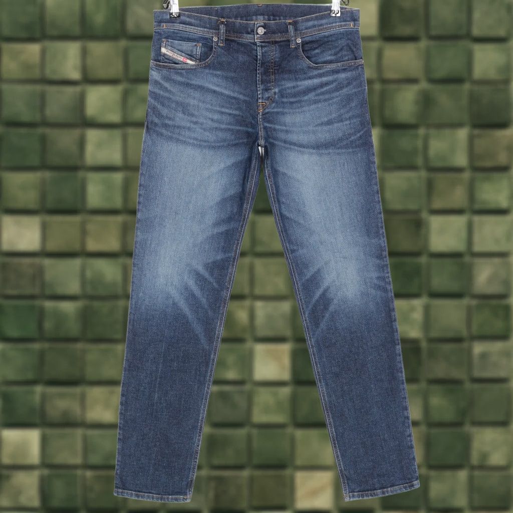 Diesel DIESEL Jeans Men 31x32 D-FINITIVE 09J47 Tapered Stretch 5-Pocket DZ8119 Blue, Medium Wash, Cotton Elastane, Slim Rise Mid, Denim, Regular Size W31 L32 Size US 31 - 1 Thumbnail