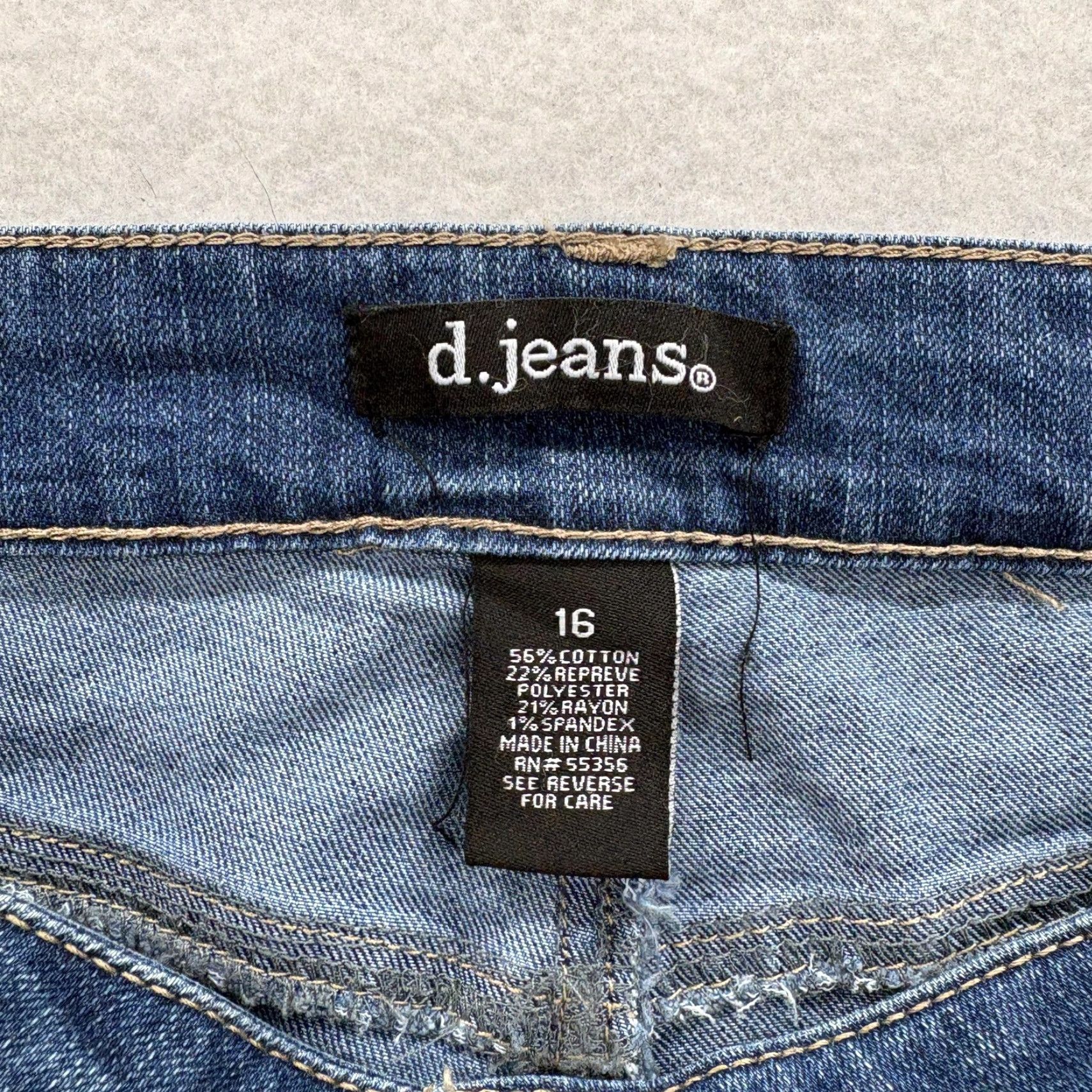 Vintage D. Jeans Recycled Denim Skinny Jeans Womens 16 Blue High Waist Button Fly NWT Jeans Womens 16 Blue High Waist Button Fly NWT Size 38" / US 16 / IT 52 - 4 Thumbnail