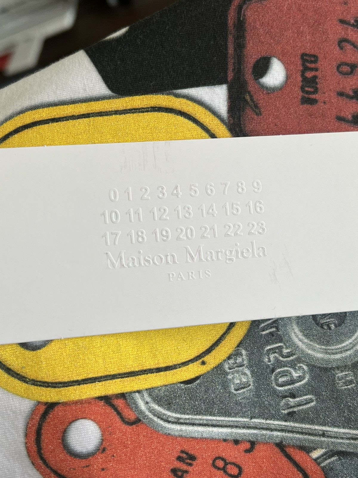 Maison Margiela Maison Margiela Luggage Tag T Shirt White Size 50 NWT Size US L / EU 52-54 / 3 - 7 Thumbnail