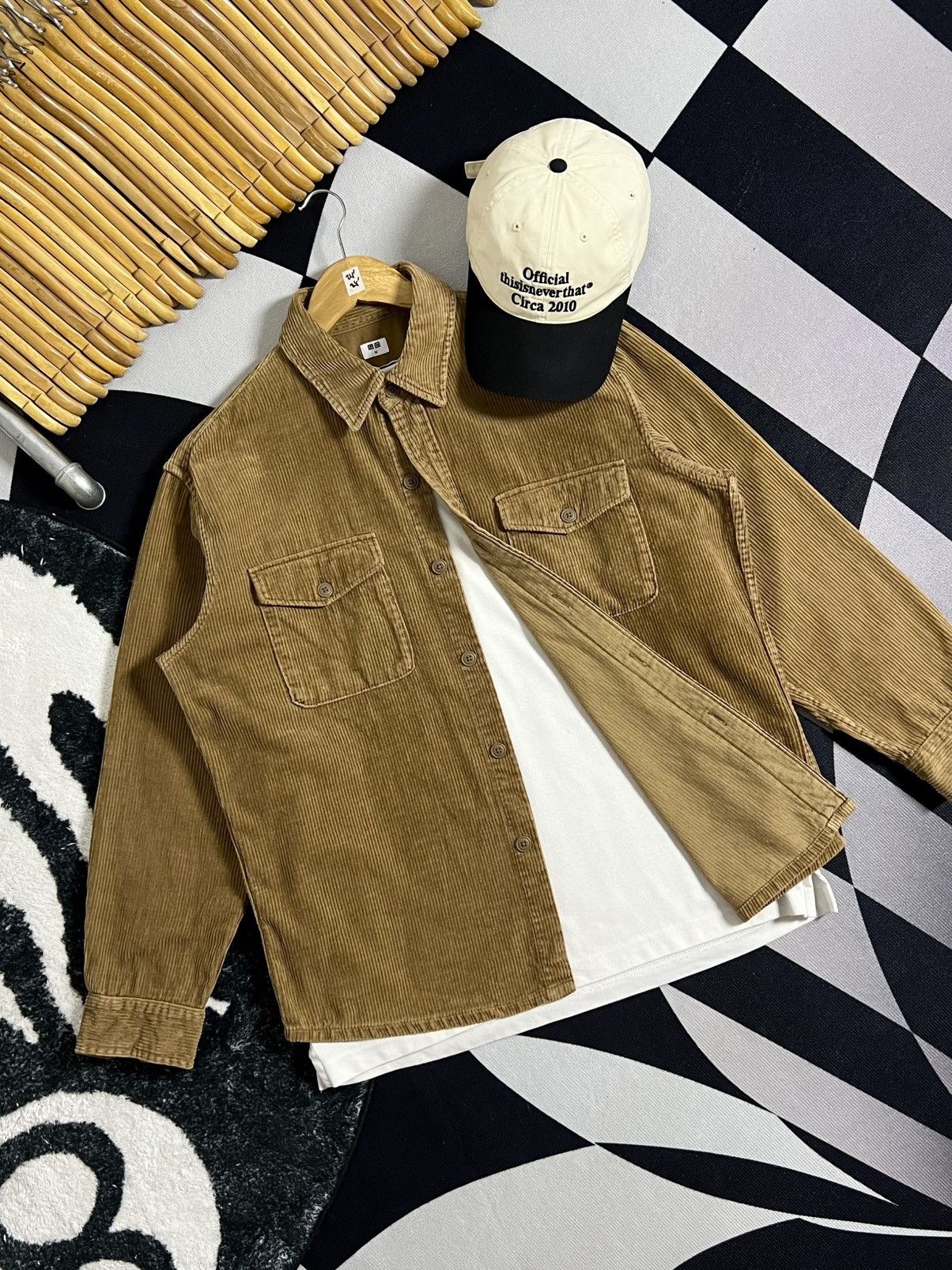 Other UNIQLO CORDUROY BUTTON UP SHIRT JACKET (OUTER WEAR) Size US L / EU 52-54 / 3 - 2 Thumbnail