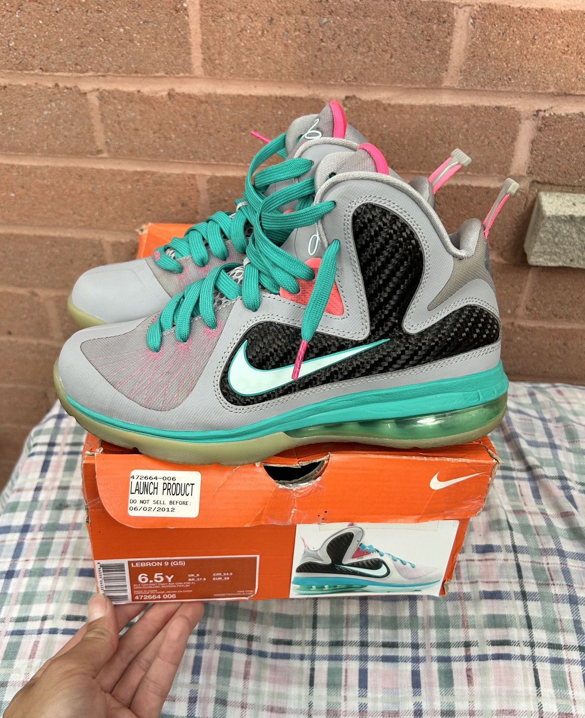 Nike Nike Lebron 9 GS South Beach Size US 6.5 / EU 39-40 - 1 Thumbnail