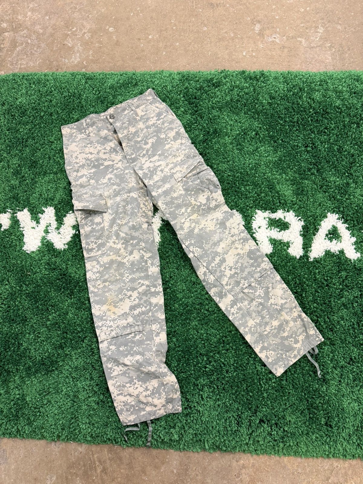 Vintage Vintage Digital Camo Cargo Pants Sz. Small x Long (28 x 34) Size US 28 / EU 44 - 1 Thumbnail