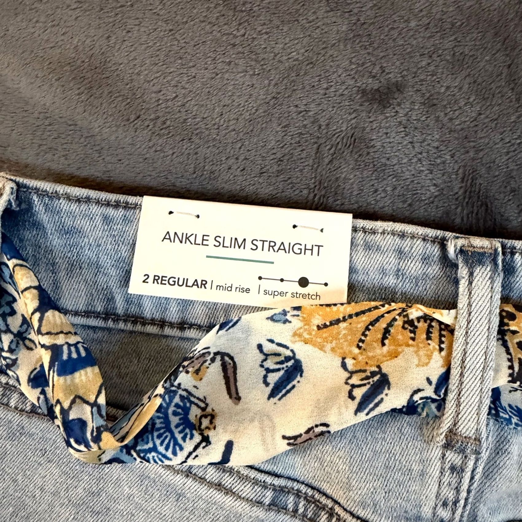 Vintage Maurices M Jeans Distressed Light Wash Straight Jeans Womens 2 Reg Denim Cotton Blend Belted Stretch Mid Rise Inseam 30.5 in Button Size 26" / US 2 / IT 38 - 3 Thumbnail