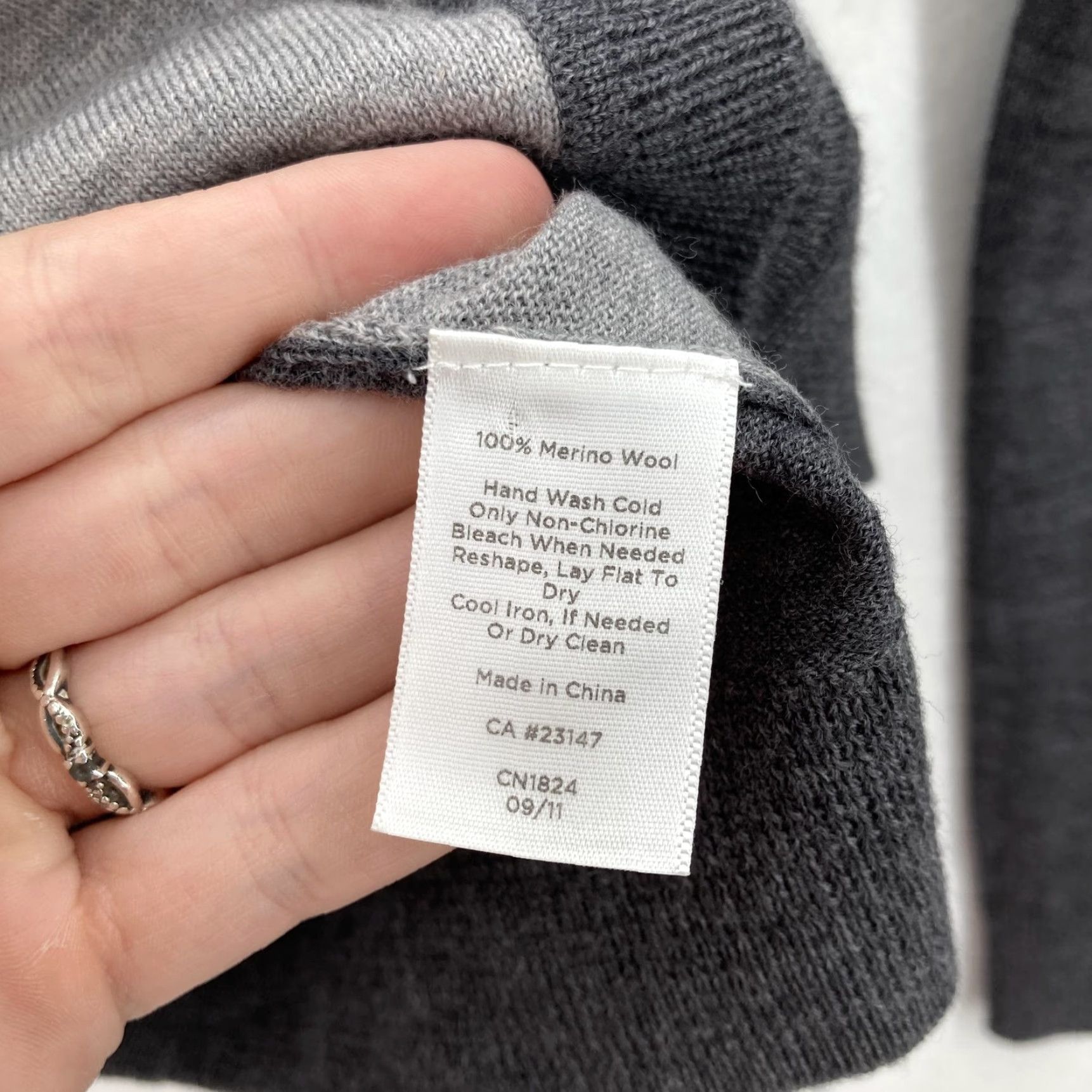 Talbots Talbots Cardigan Sweater Womens Medium Petite Gray Colorblock Merino Wool Button Size M / US 6-8 / IT 42-44 - 5 Thumbnail