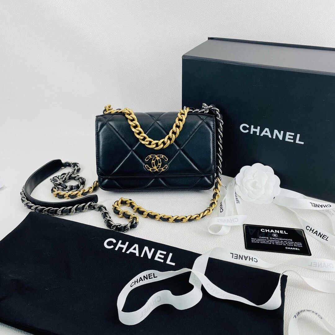 Chanel Pre-loved Bag Very good condition Size ONE SIZE - 1 Thumbnail