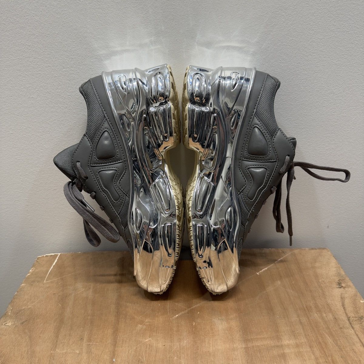 Adidas × Raf Simons Raf Simons Adidas Ozweego Ash Grey Mirror Chrome Sneakers Size US 7.5 / EU 40-41 - 8 Thumbnail