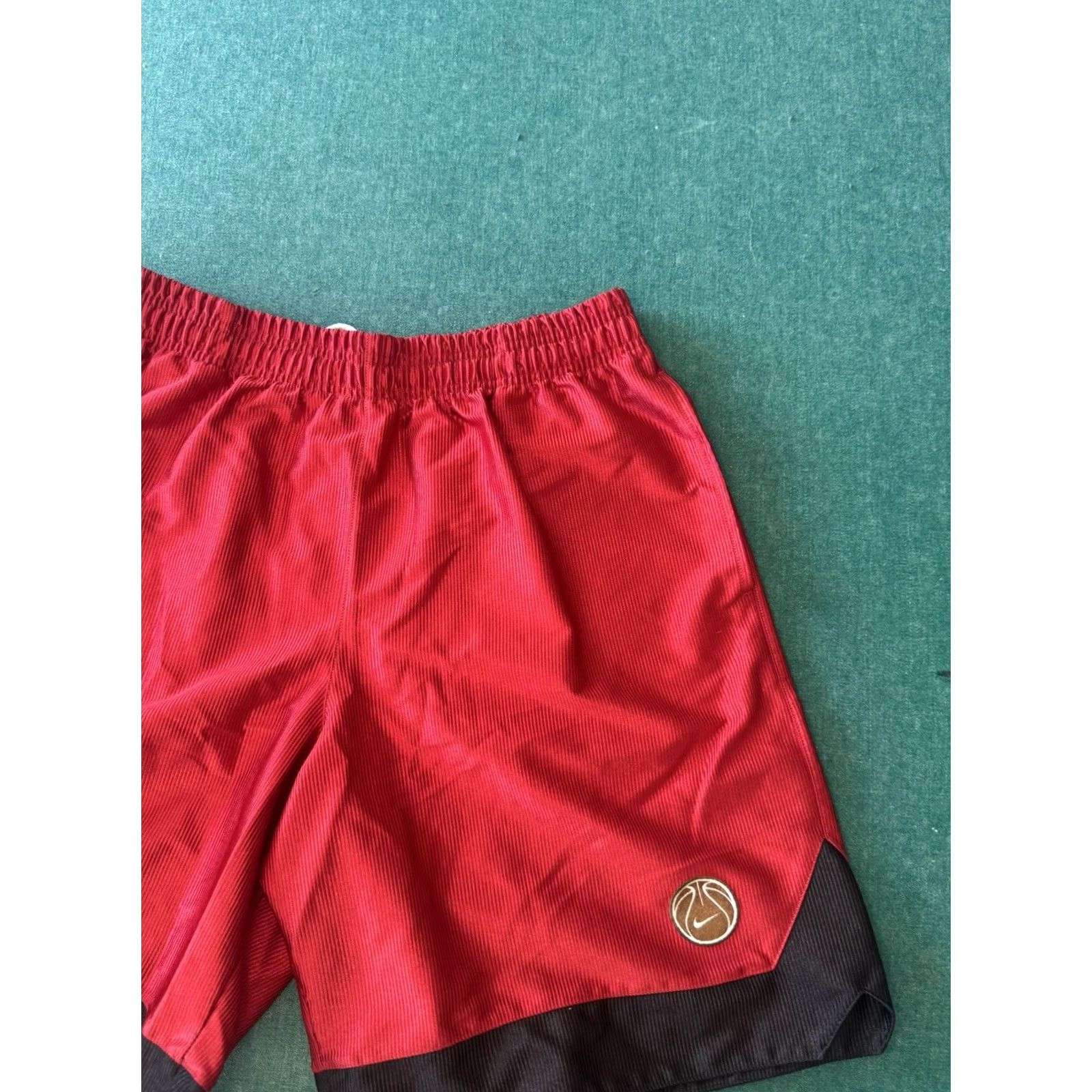 Nike VINTAGE Nike Shimmer Y2K Red Long Basketball Shorts Elastic Tie Waist Men's L 9” Inseam Size US 33 - 2 Thumbnail