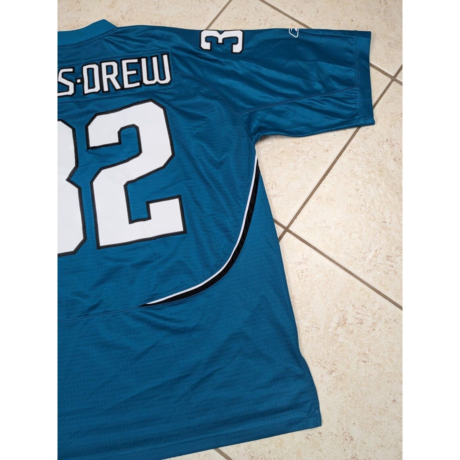 Reebok Jacksonville Jaguars STITCHED Jones-Drew Jersey Reebok 3XL Size US XXL / EU 58 / 5 - 10 Thumbnail