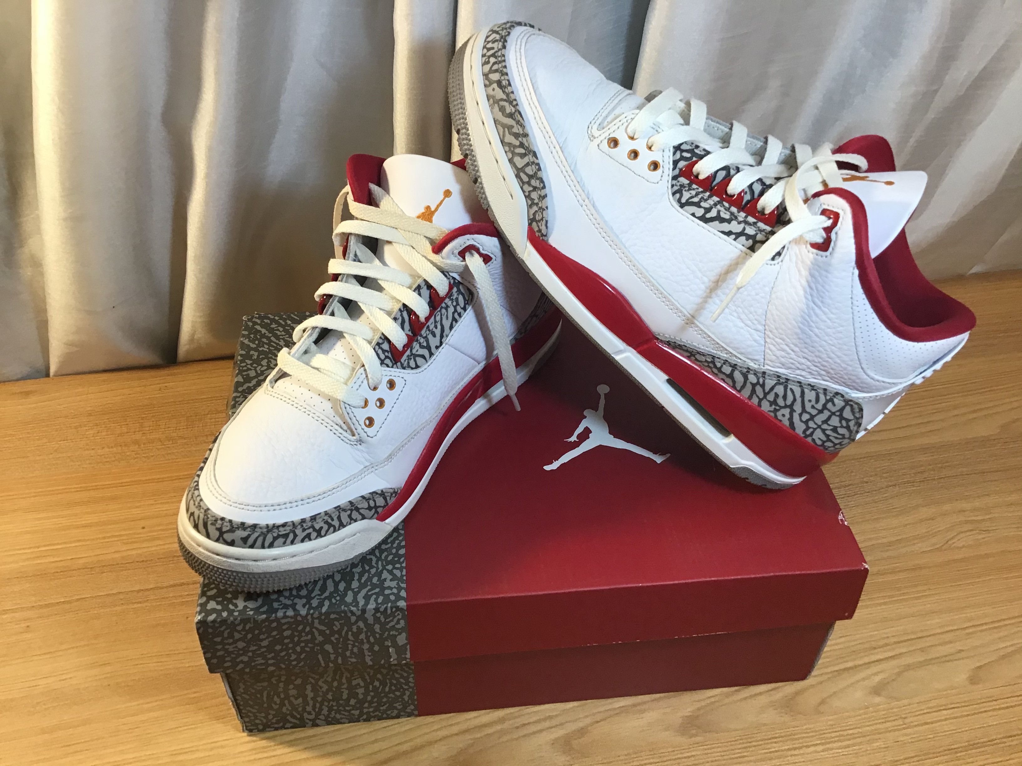 Excellent Condition Size 10 Jordan 3 Retro Cardinal Red display picture 1