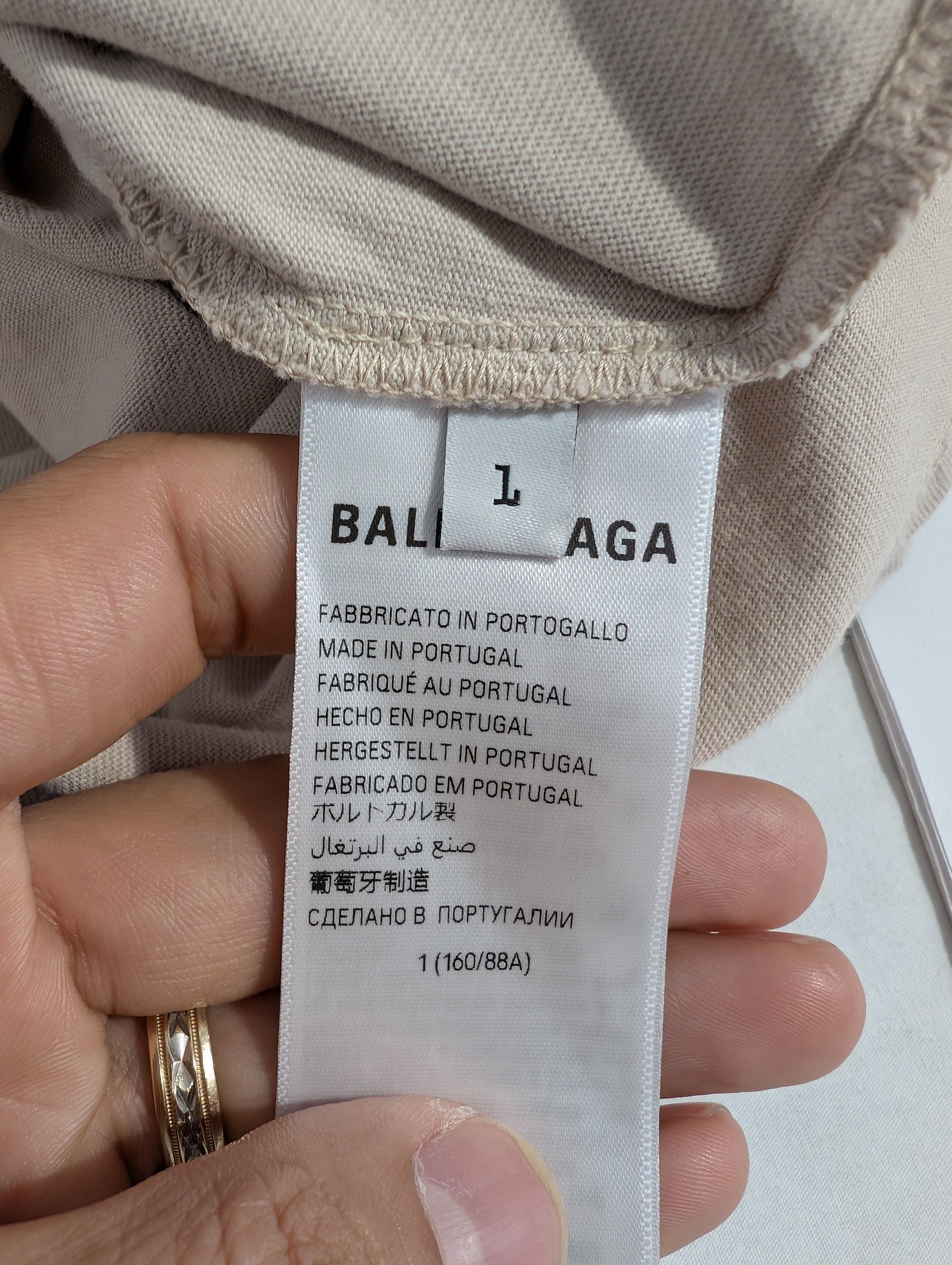 Balenciaga o1rshd1 Q:2 / Vintage Unity Stretched Out T-Shirt Beige Size US S / EU 44-46 / 1 - 12 Thumbnail
