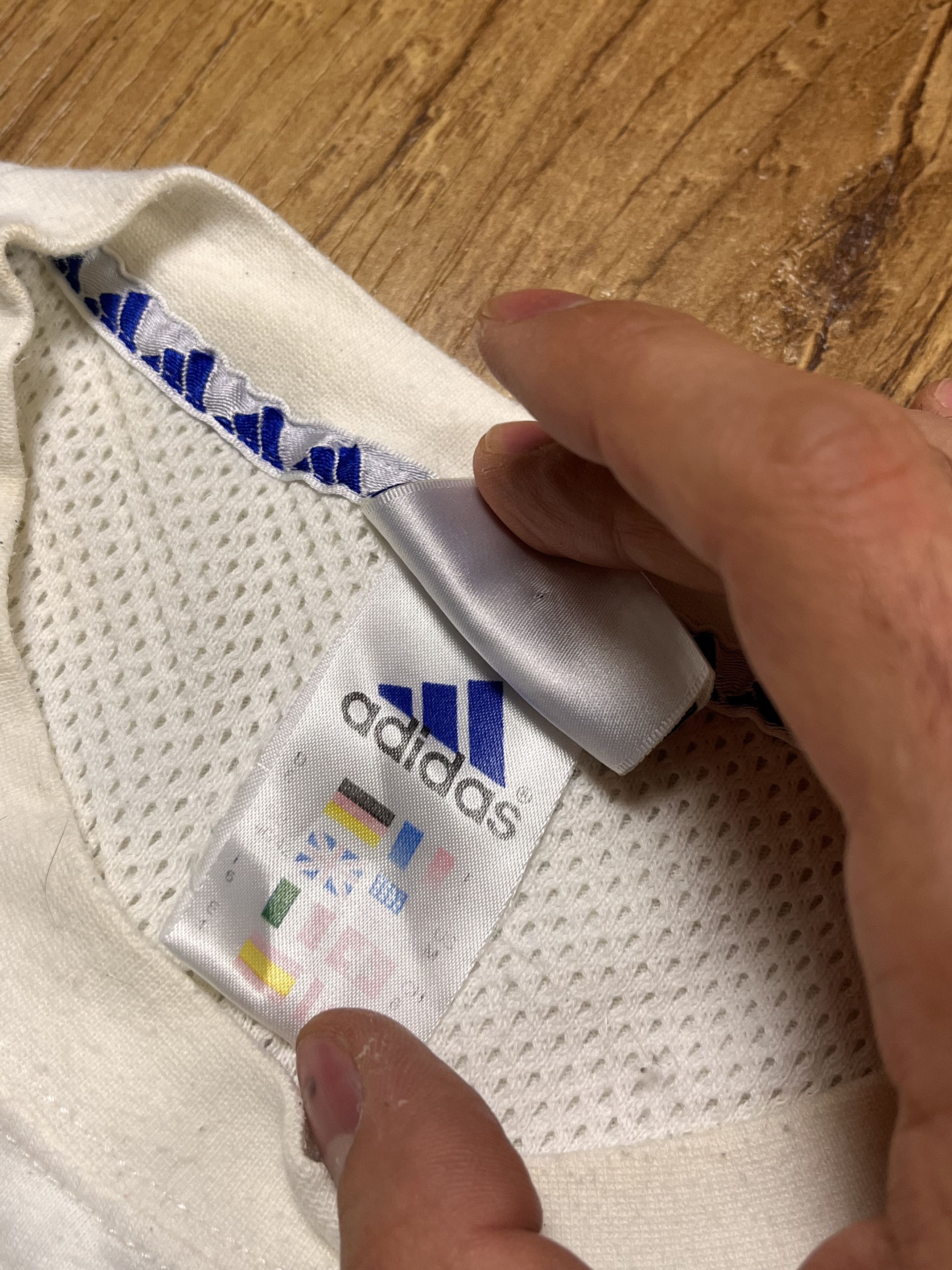 Adidas × Vintage Vintage 90s Adidas Big Logo Embroidered T-shirt Size US XL / EU 56 / 4 - 3 Thumbnail