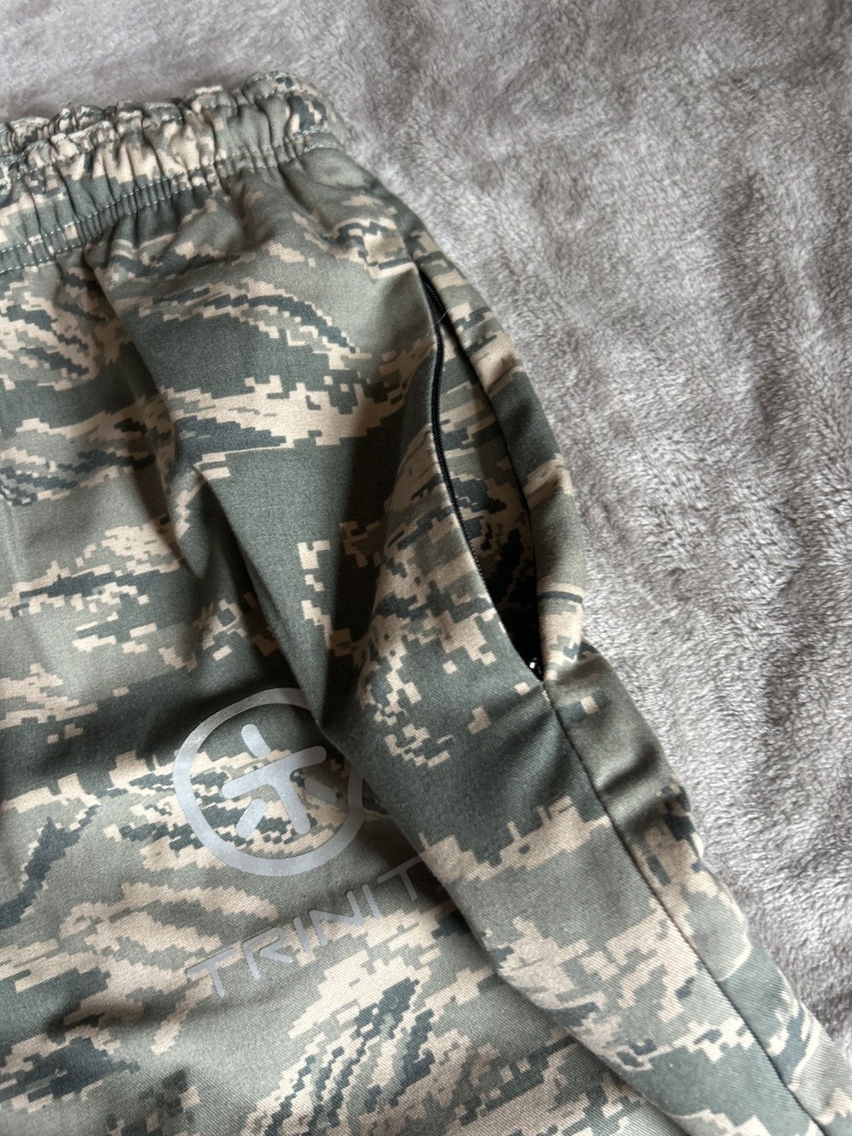 Trinity The Label Trinity digi camo cooldown pants Size US 36 / EU 52 - 4 Thumbnail