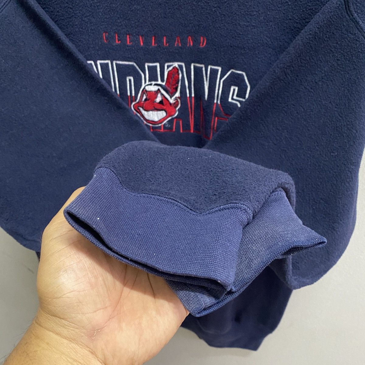 Vintage Vintage 90's Cleveland Indians Embroidered Logo Sweatshirt Size US L / EU 52-54 / 3 - 4 Thumbnail