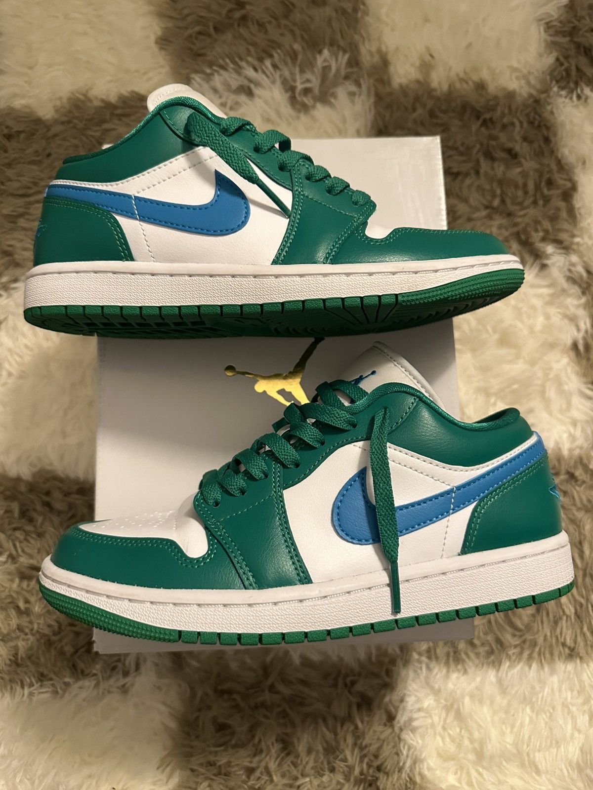 Jordan Brand Jordan 1 low aquatone 7 in women gently used Size US 7 / IT 37 - 1 Thumbnail