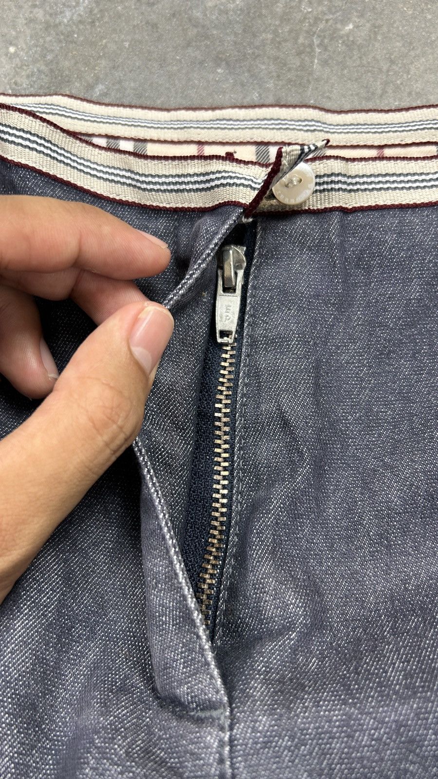 Burberry × Vintage 1990s Burberry - Flared Denim Jeans Size US 26 / EU 42 - 8 Thumbnail
