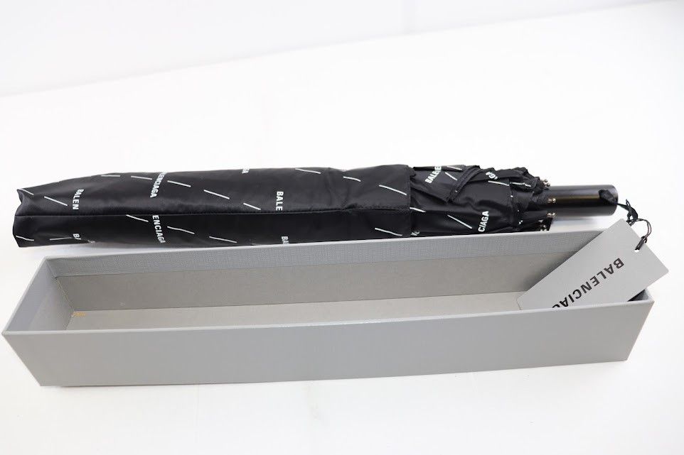 image of Balenciaga O1Rshd1 Rain Om Diagonl Licence Umbrella In Black/white, Men's