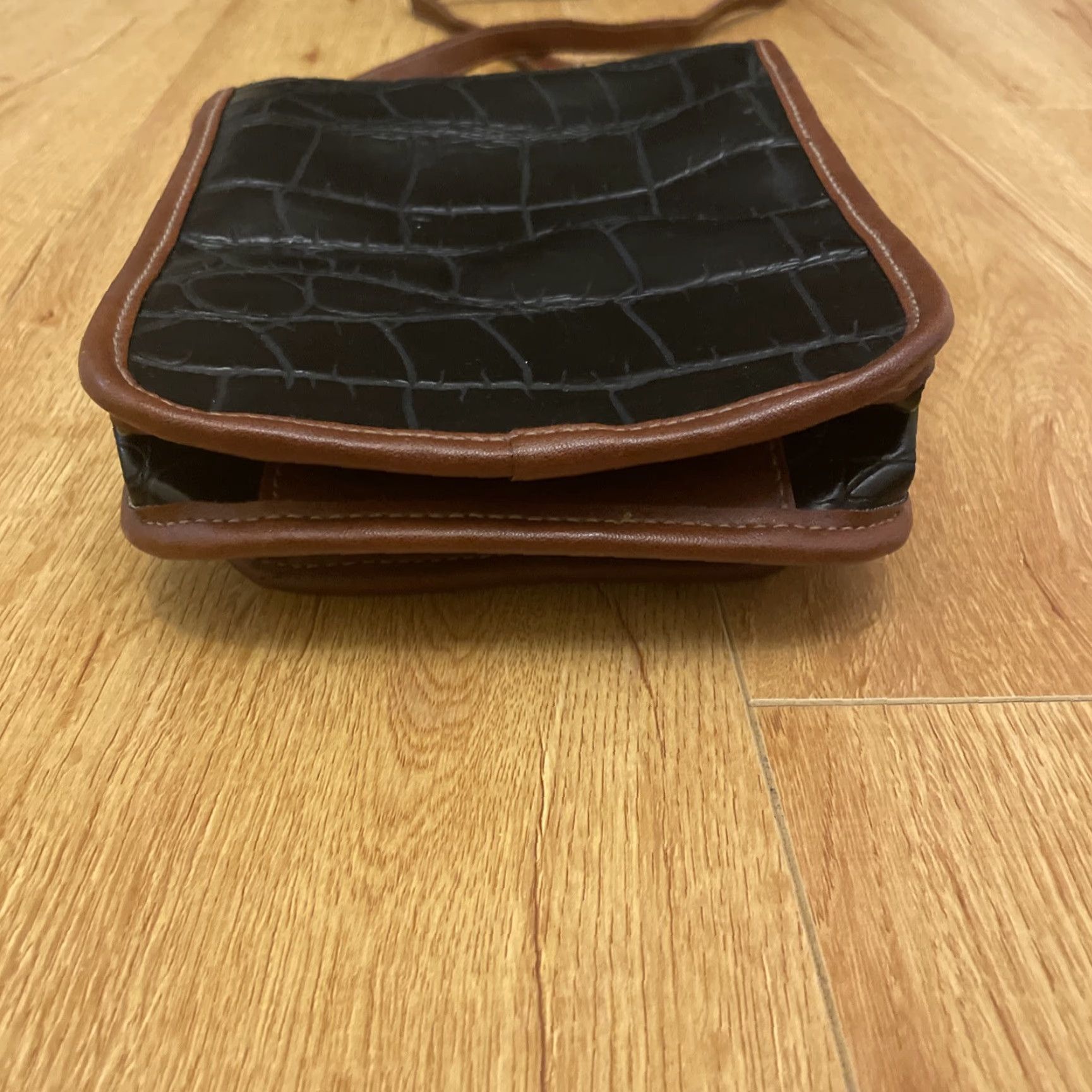 Dolce Vita VINTAGE Jackson Crossbody Bag Women's All Weather Black Brown Faux Leather Crocodile Logo 90s Derby Size ONE SIZE - 5 Thumbnail