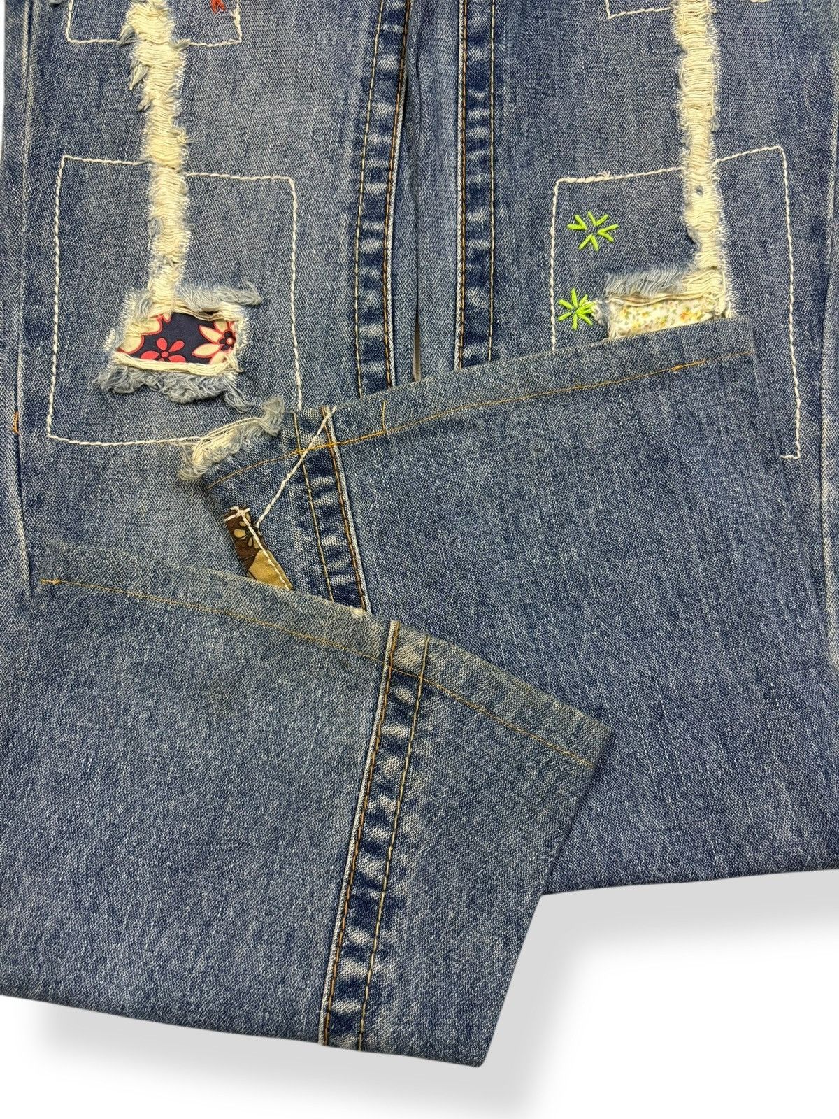 True Religion Vintage True Religion Woodstock Floral Patched Flare Jeans Size US 29 - 9 Thumbnail