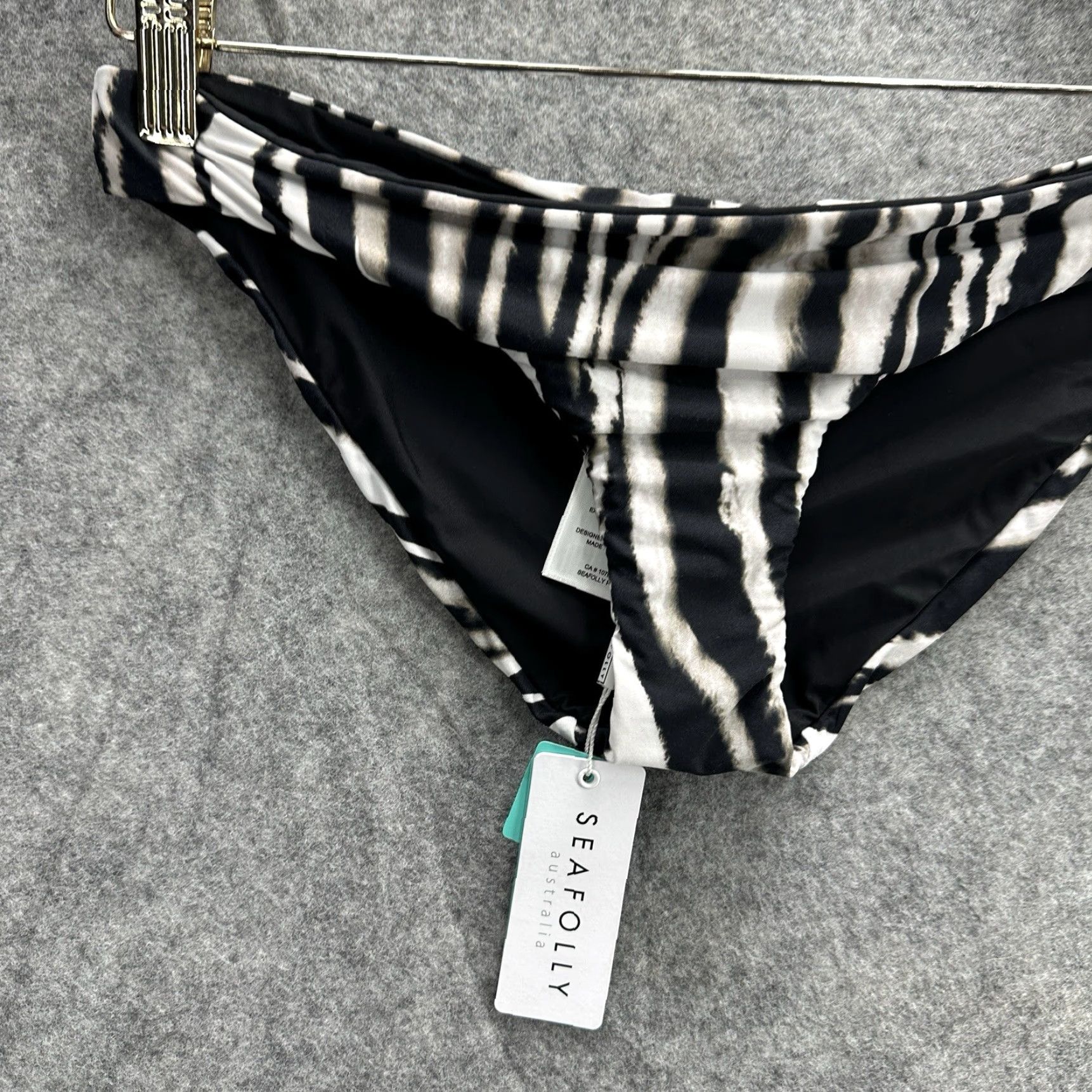Vintage Seafolly Zahara Hipster Bikini Bottom Womens 6 Zebra Print Black Hipster Bikini Bottom Seafolly Women 6 US AU 10 Zebra Print Vintage No Size 28" / US 6 / IT 42 - 6 Thumbnail