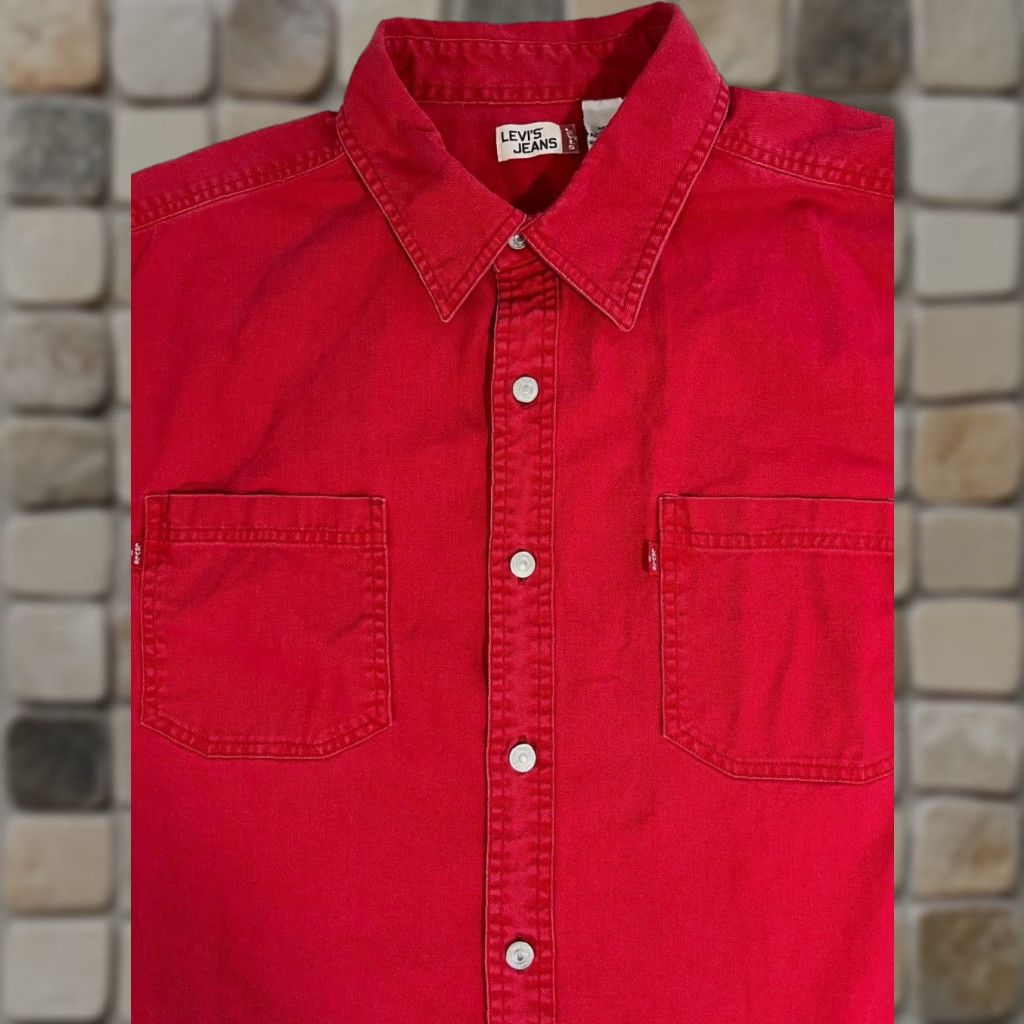 Levi's VINTAGE Levi's Men’s Denim Work Shirt Denim 90s Red Button-Up XL Mens Casual Pockets Vintage 90s Classic Leather? (Wait) Size US XL / EU 56 / 4 - 1 Thumbnail