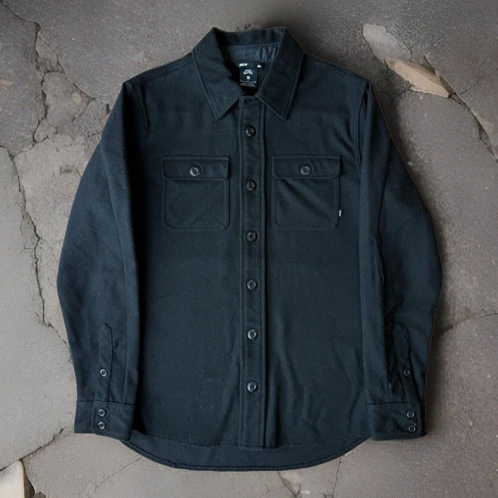 Nike Nike SB Wool Over Shirt Small Black Button Up Collared Size US S / EU 44-46 / 1 - 1 Thumbnail