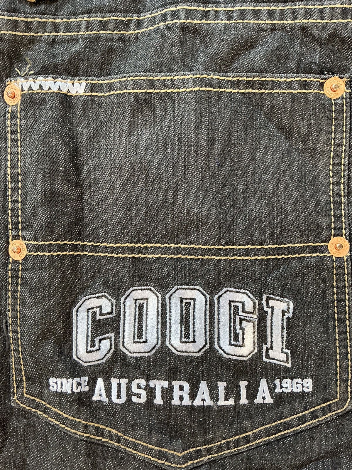 Coogi × Vintage Vintage Coogi pocket embroidered SpellOut denim jort Size US 44 / EU 60 - 9 Thumbnail