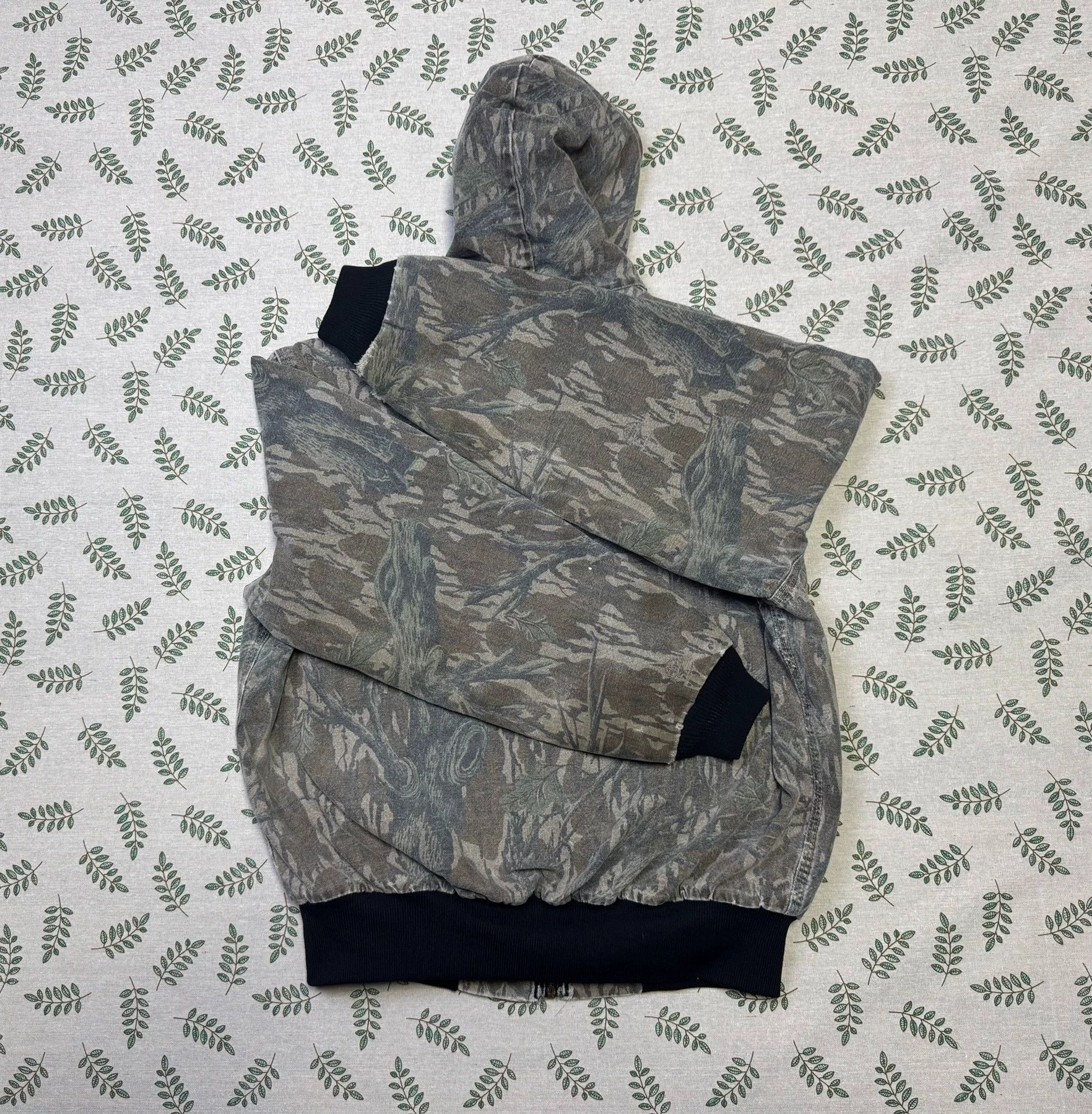 Carhartt Vintage Carhartt JR345 Camo Hooded Work Jacket L Size US L / EU 52-54 / 3 - 6 Thumbnail