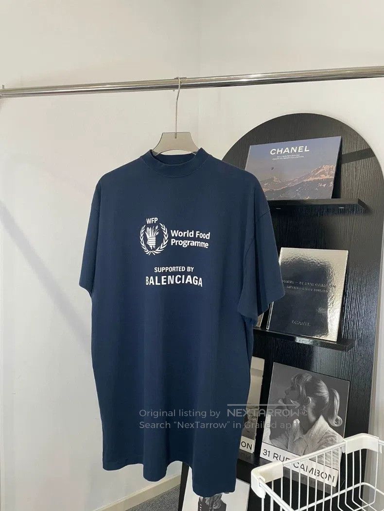 Balenciaga Balenciaga Navy blue round neck short sleeve T-shirt Size US S / EU 44-46 / 1 - 1 Thumbnail