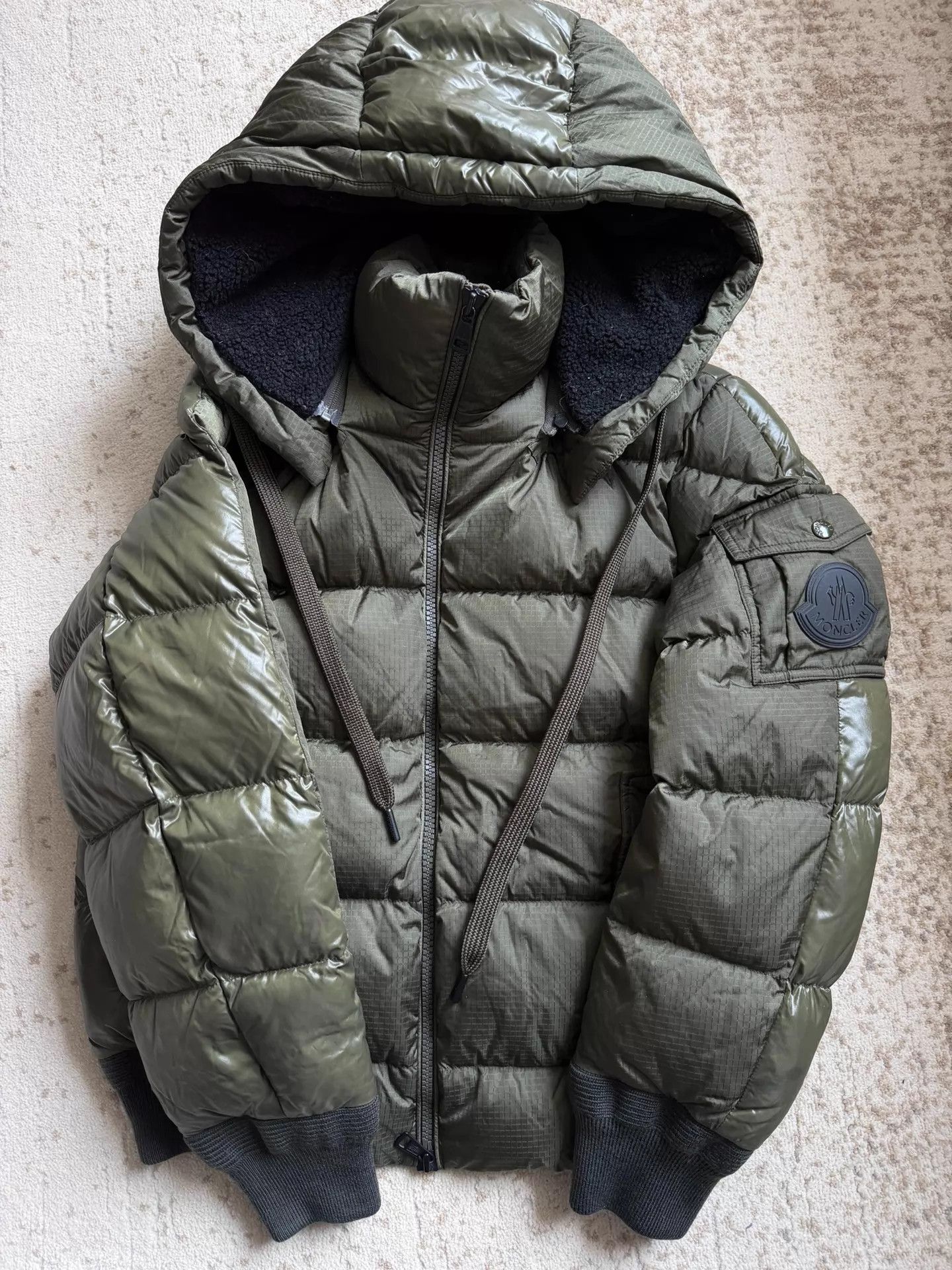 Moncler Moncler military green down jacket size 2 exc cond Size XS / US 0-2 / IT 36-38 - 2 Thumbnail