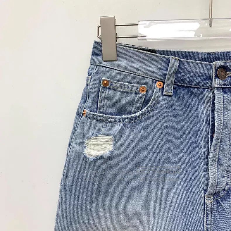 Gucci Gucci Blue leather logo hole denim shorts Size 24" / US 00 / IT 34 - 3 Thumbnail