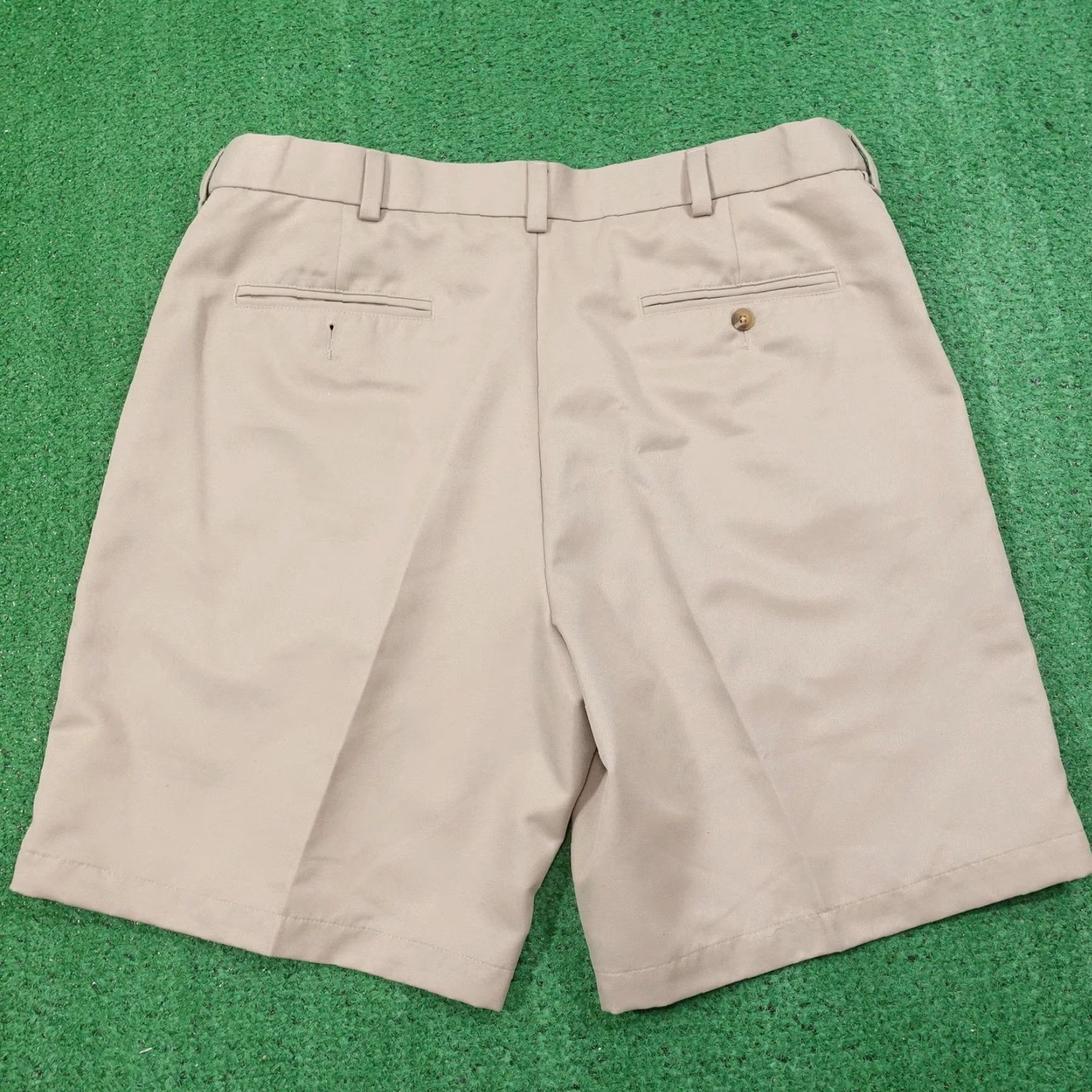 Roundtree & Yorke Roundtree & Yorke Shorts Mens 38 Classic Flat Front Easy Care Polyester Khaki Golf Casual Mens Size US 38 / EU 54 - 4 Thumbnail