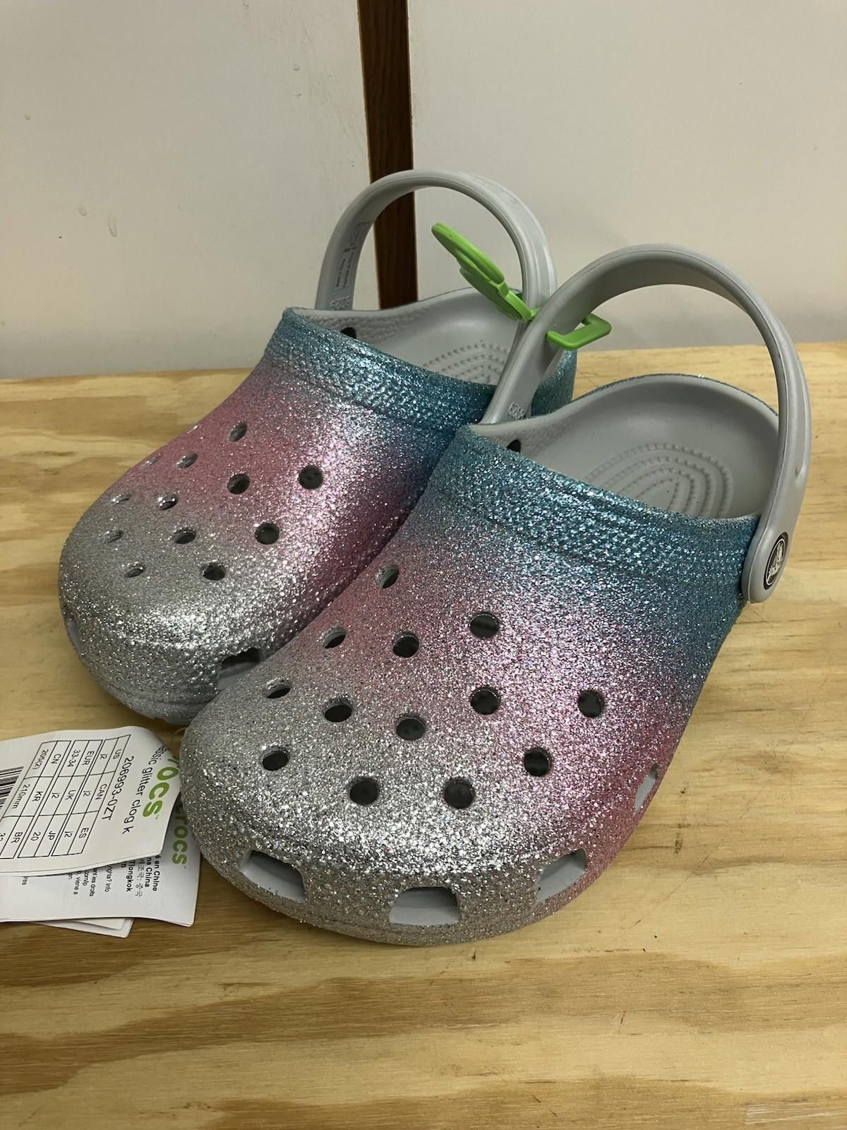Crocs NWT Crocs Big Kids Classic Glitter Clogs Ombre Size J6 Size US 6 / IT 36 - 1 Thumbnail